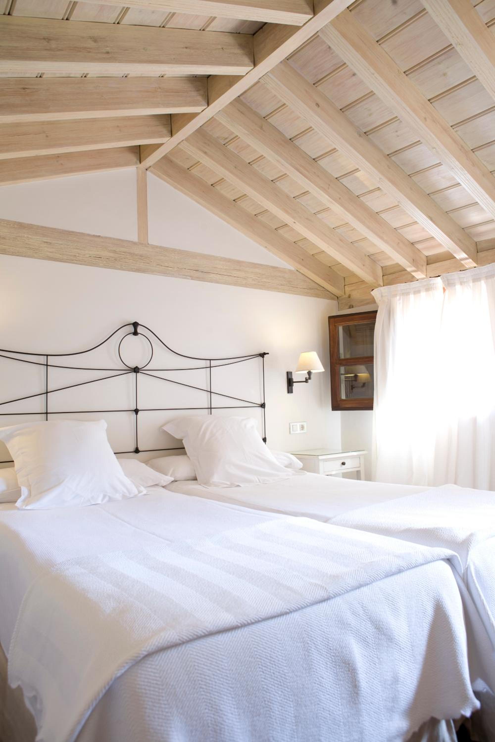 Superior Double or Twin Room - Photo 19