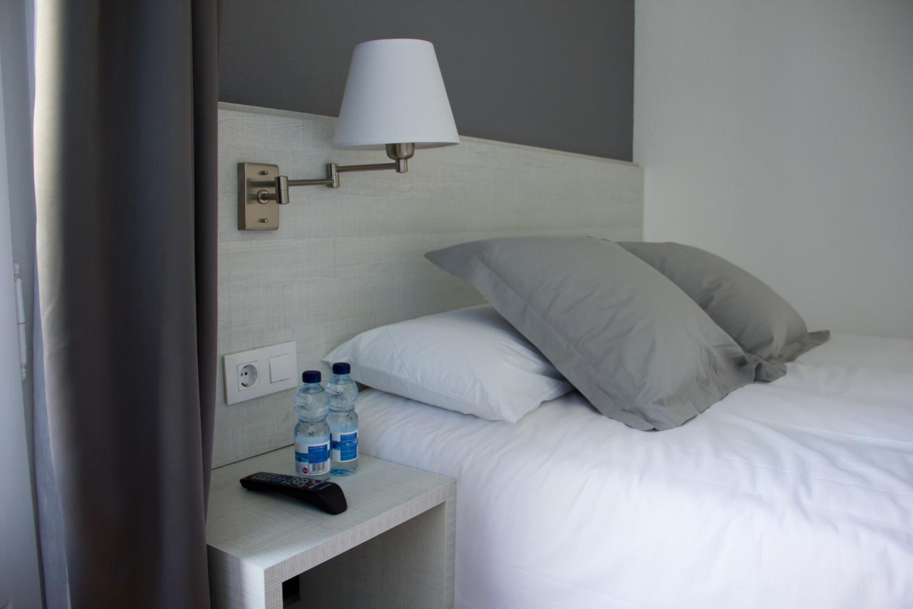 Budget Double Room without Window photo 2