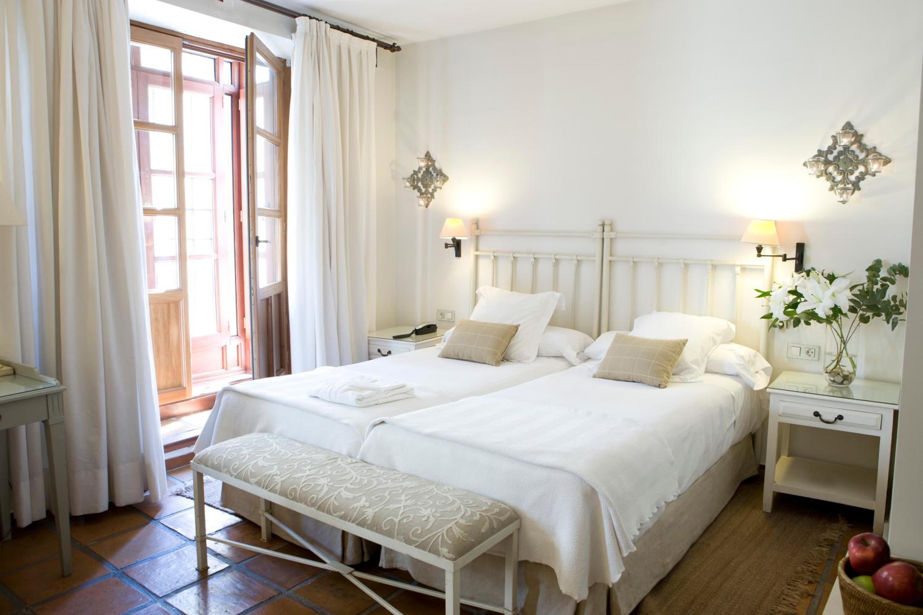 Superior Double or Twin Room - Photo 22
