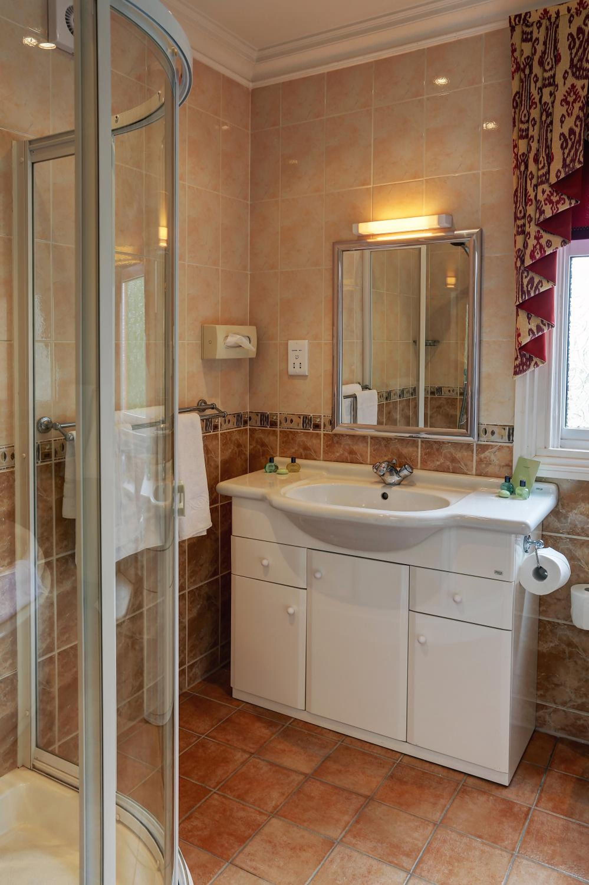 Standard Double Room - Photo 3