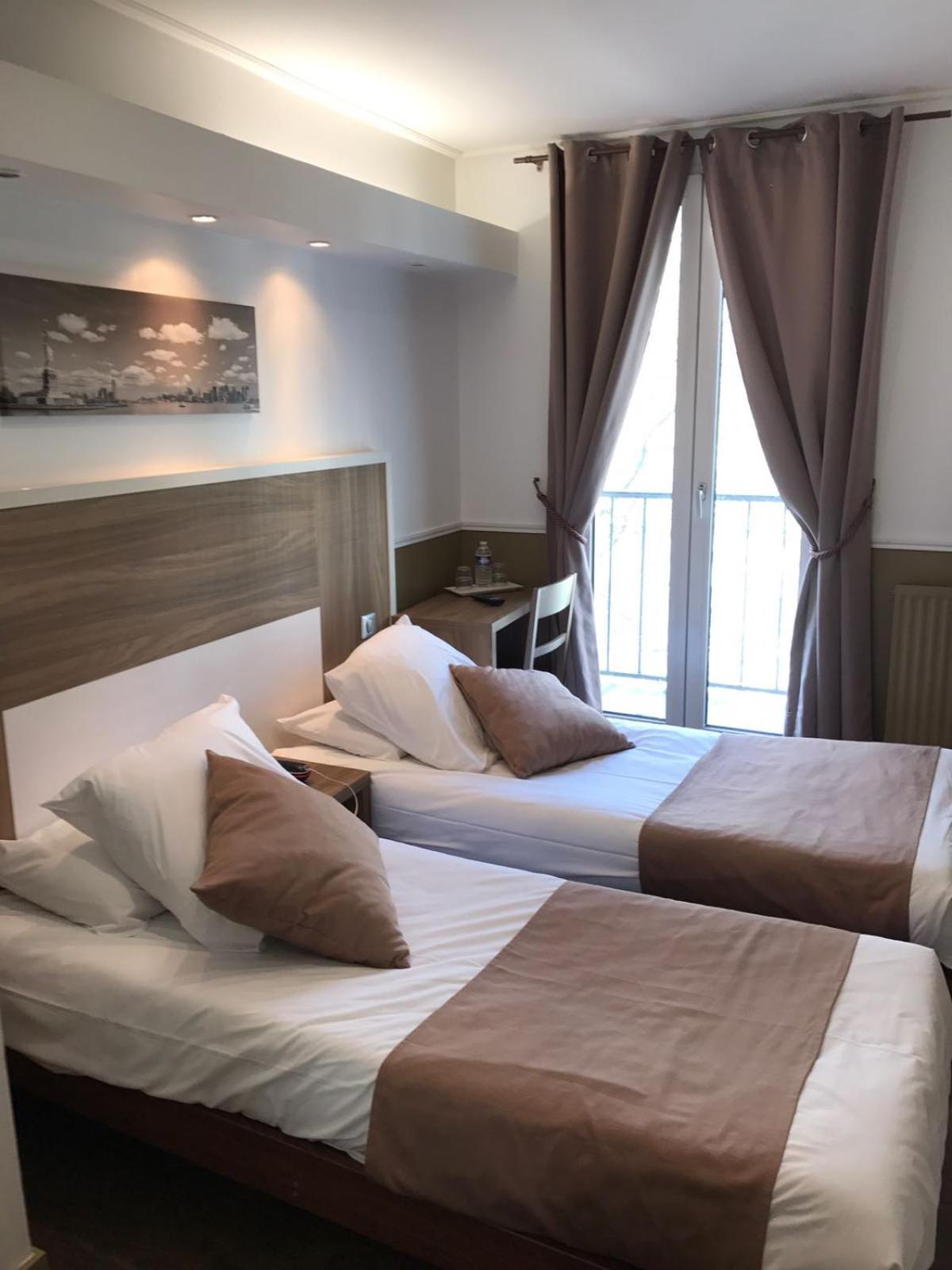 Basic Twin Room with Shower photo 3