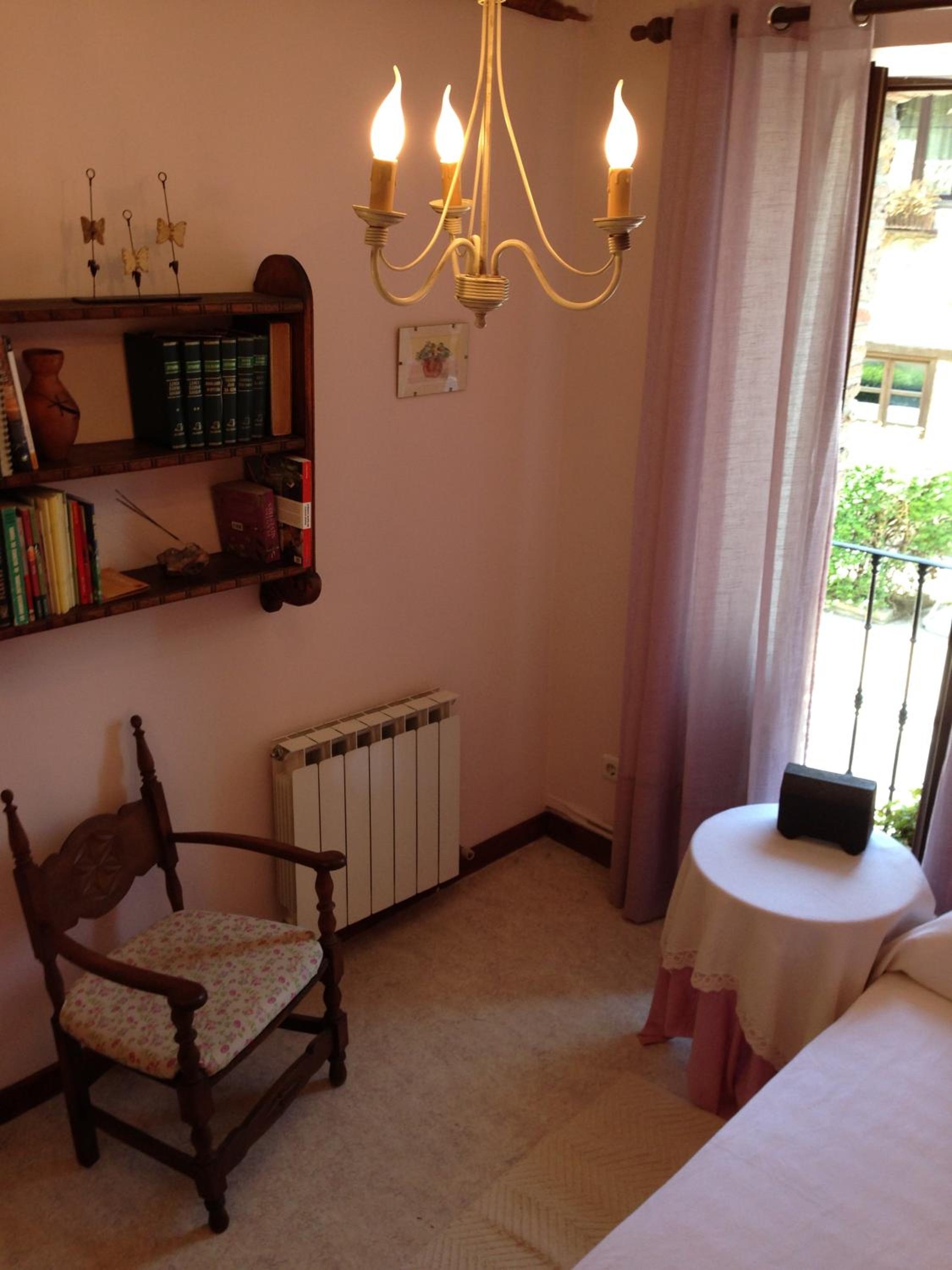 Standard Single Room With Shared Bathroom photo 2