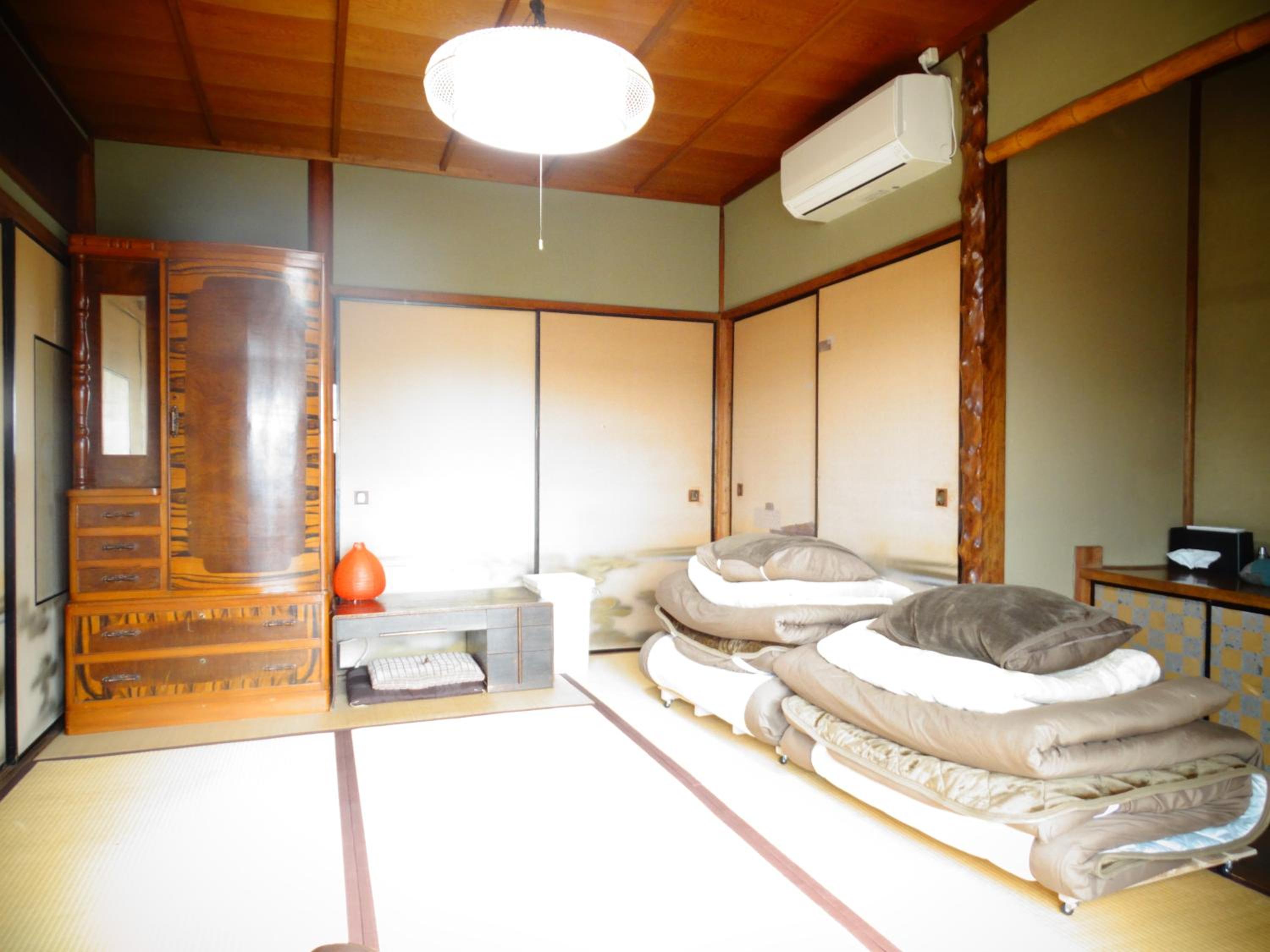 Standard Twin Room with Shared Bathroom photo 1