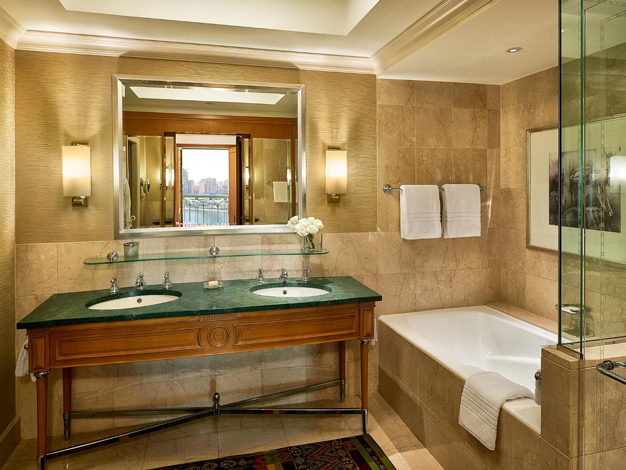 Superior Room - King Bed - Photo 4