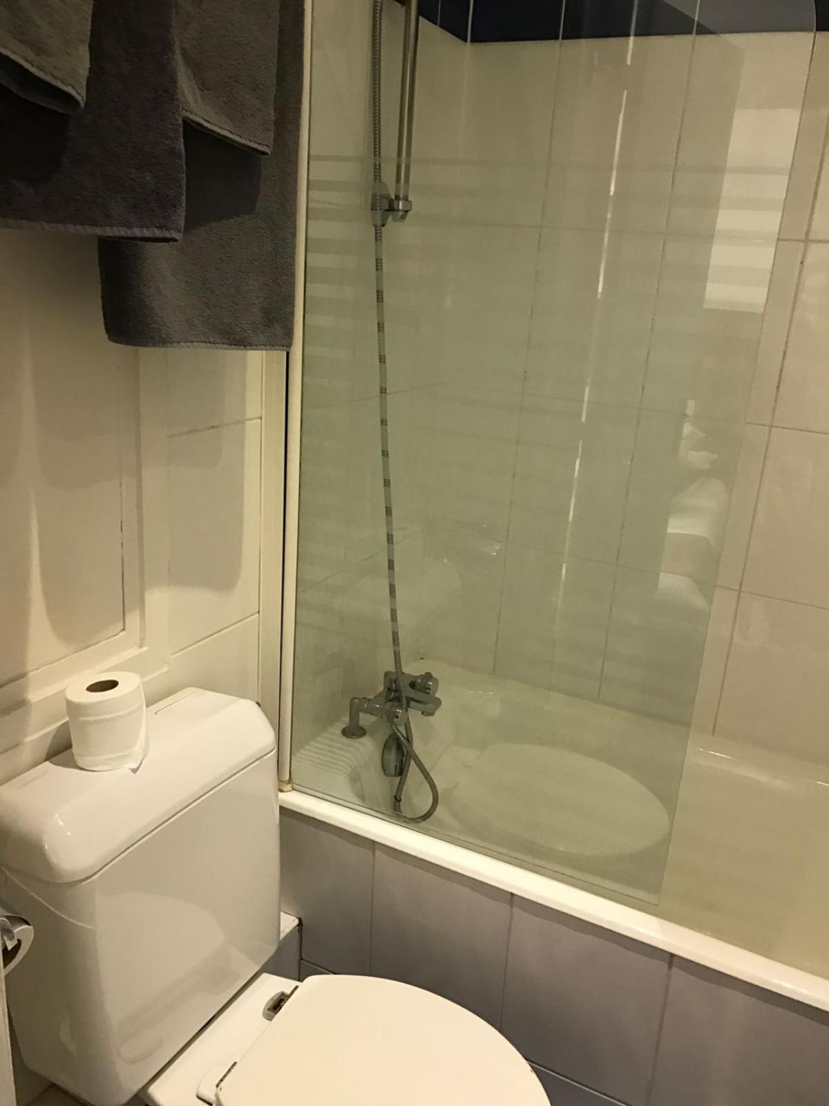 Basic Twin Room with Shower photo 2