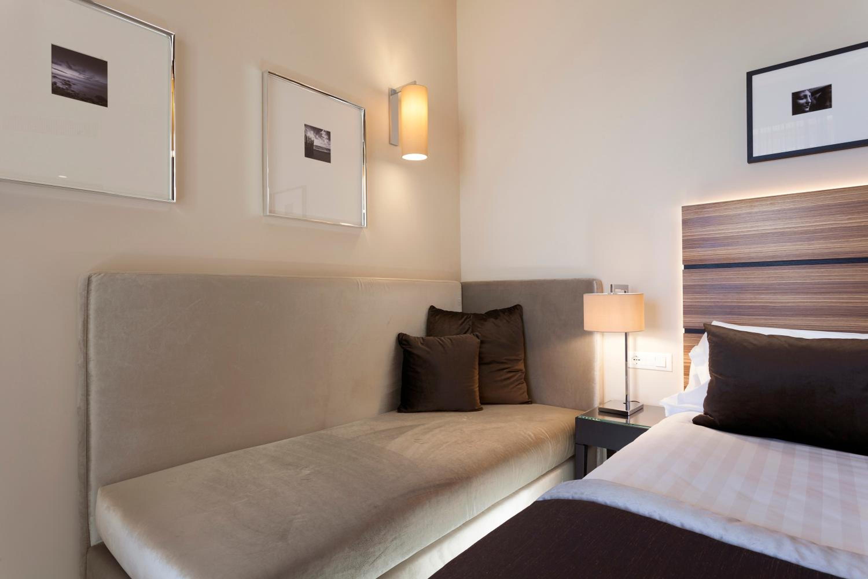 Deluxe Triple Room - Photo 13