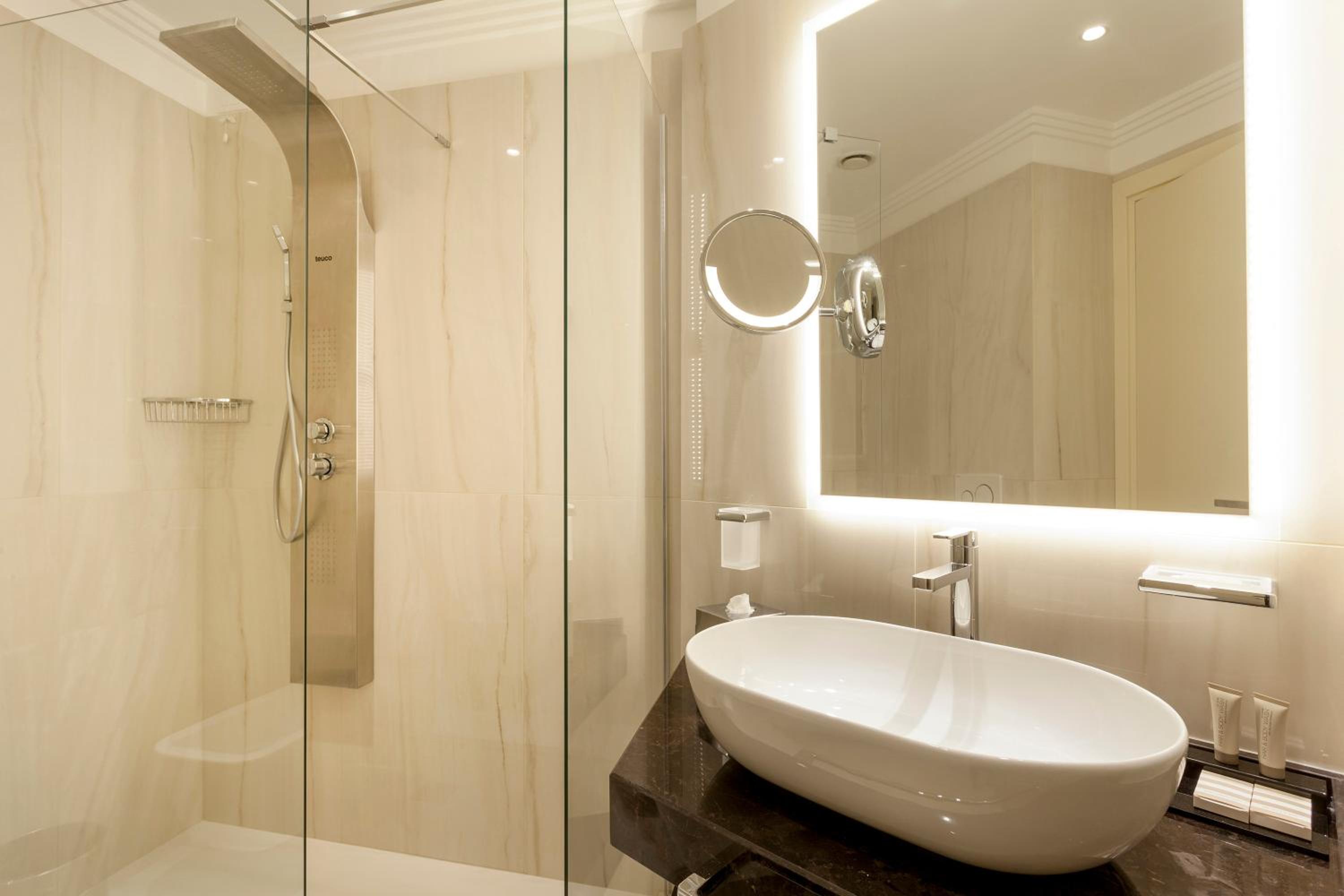 Deluxe Double or Twin Room - Photo 2
