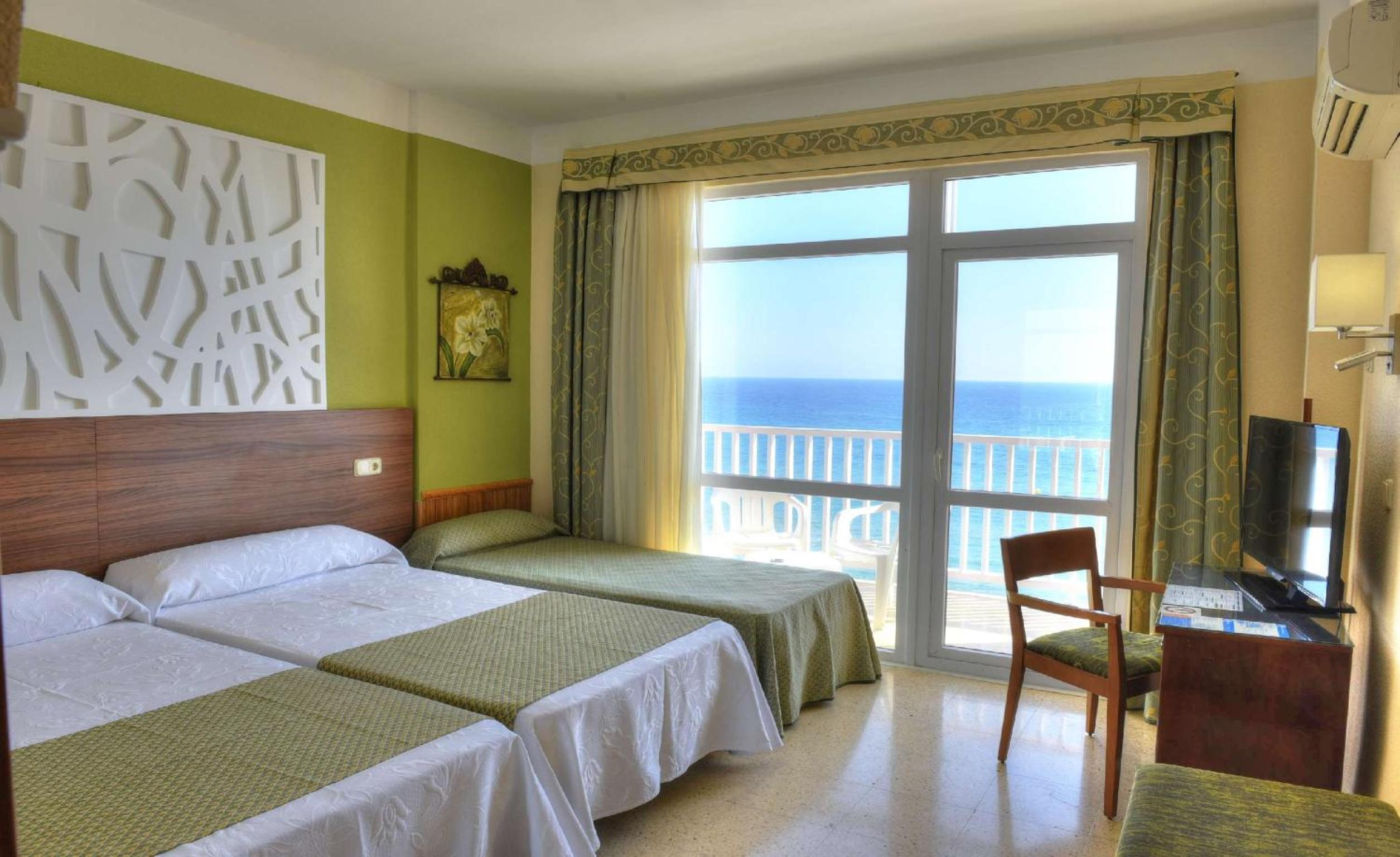 Deluxe Double Room with Extra Bed( 3 Adults).