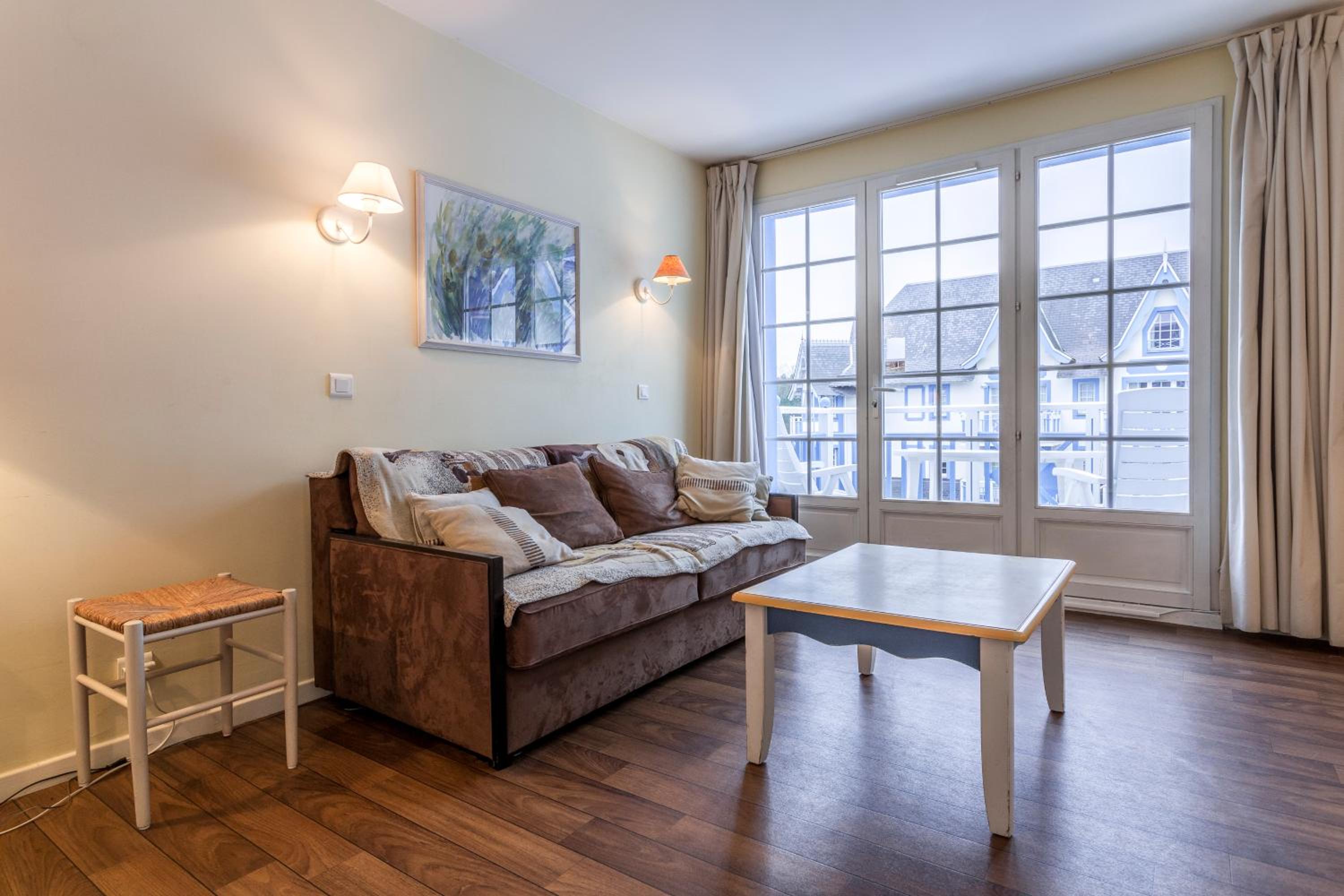 Select Three-Bedroom Apartment (8 People)