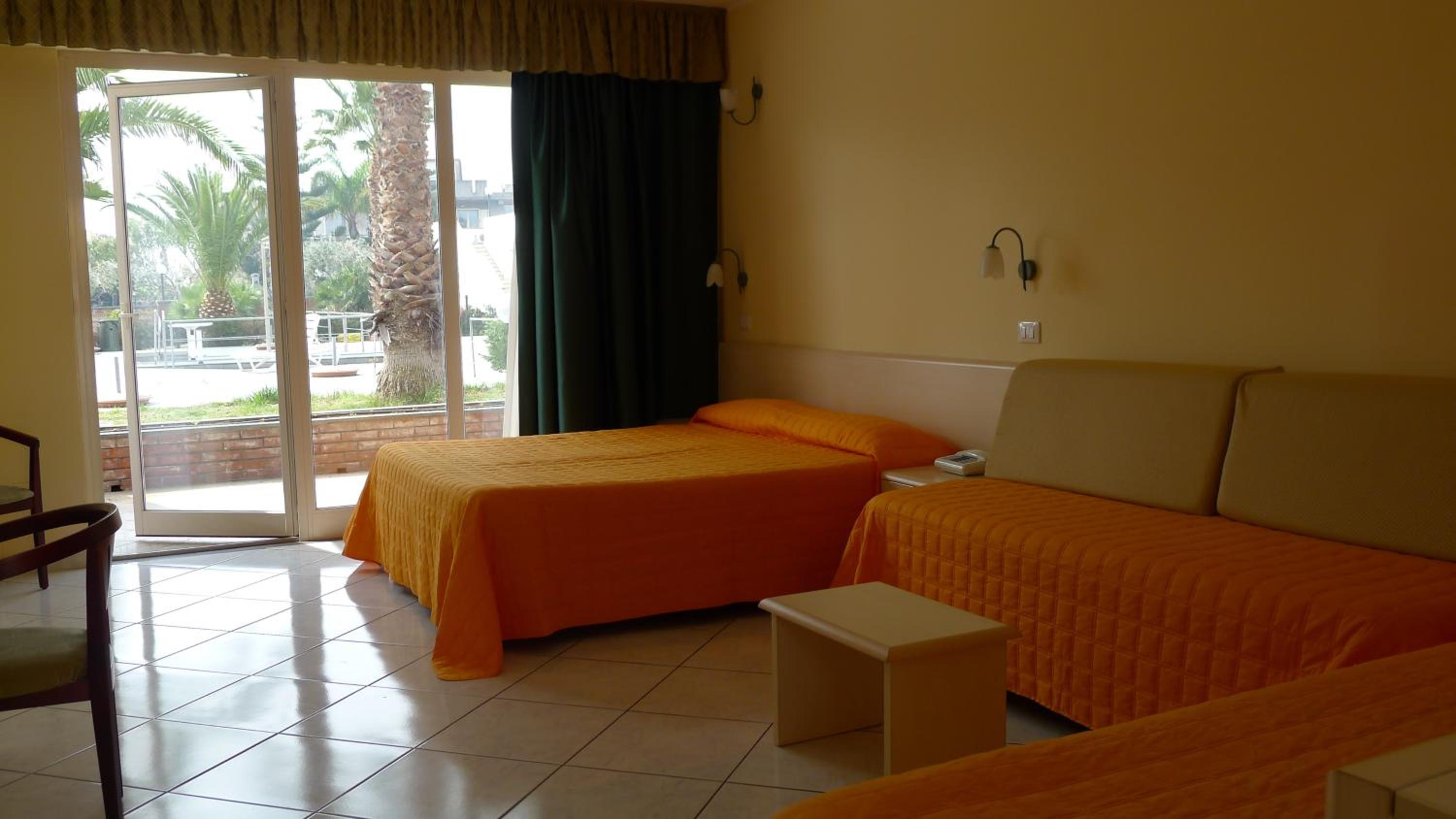 Quadruple Room - Photo 1