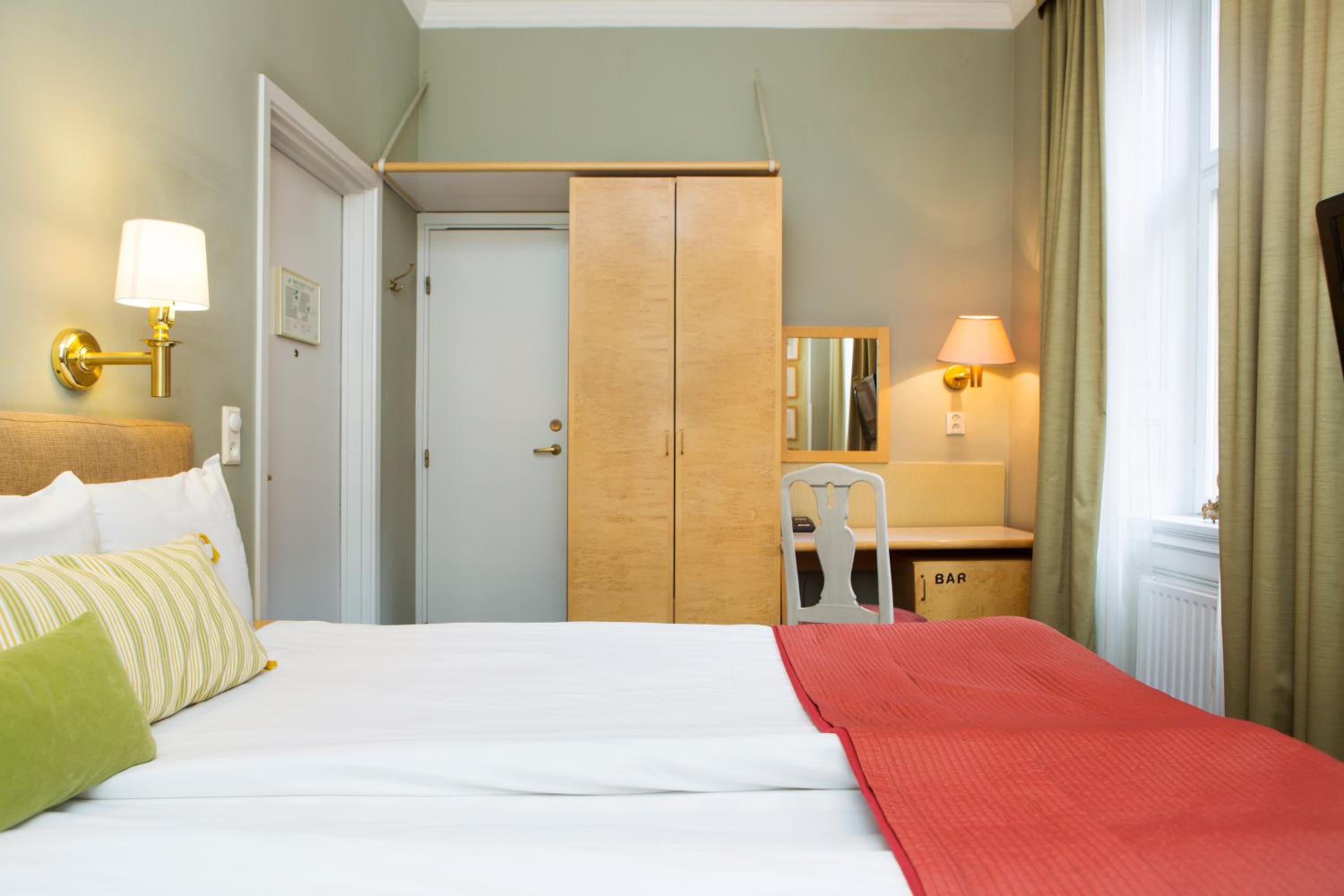 Double Room - Photo 4