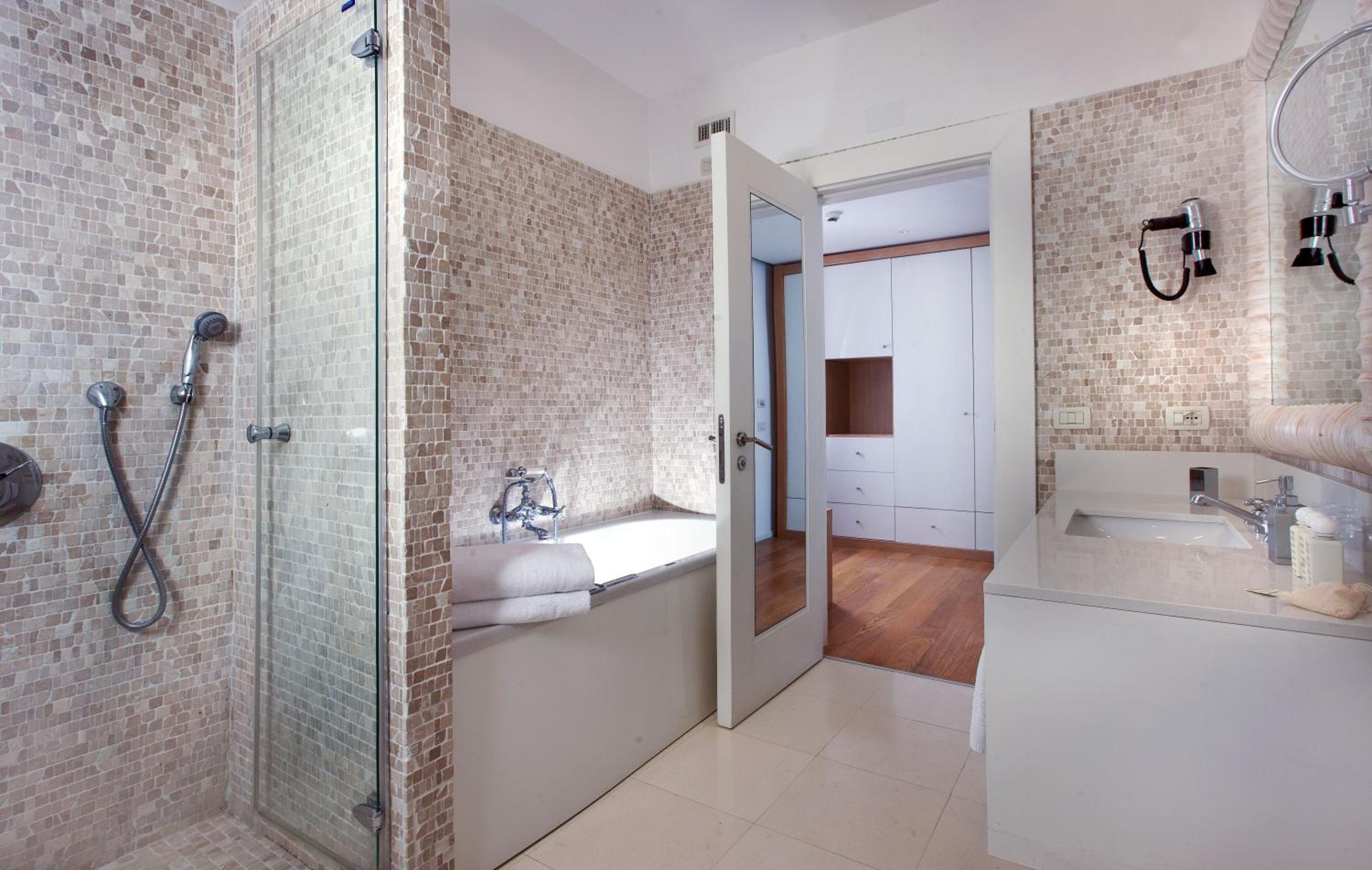 Deluxe Double Room - Photo 6