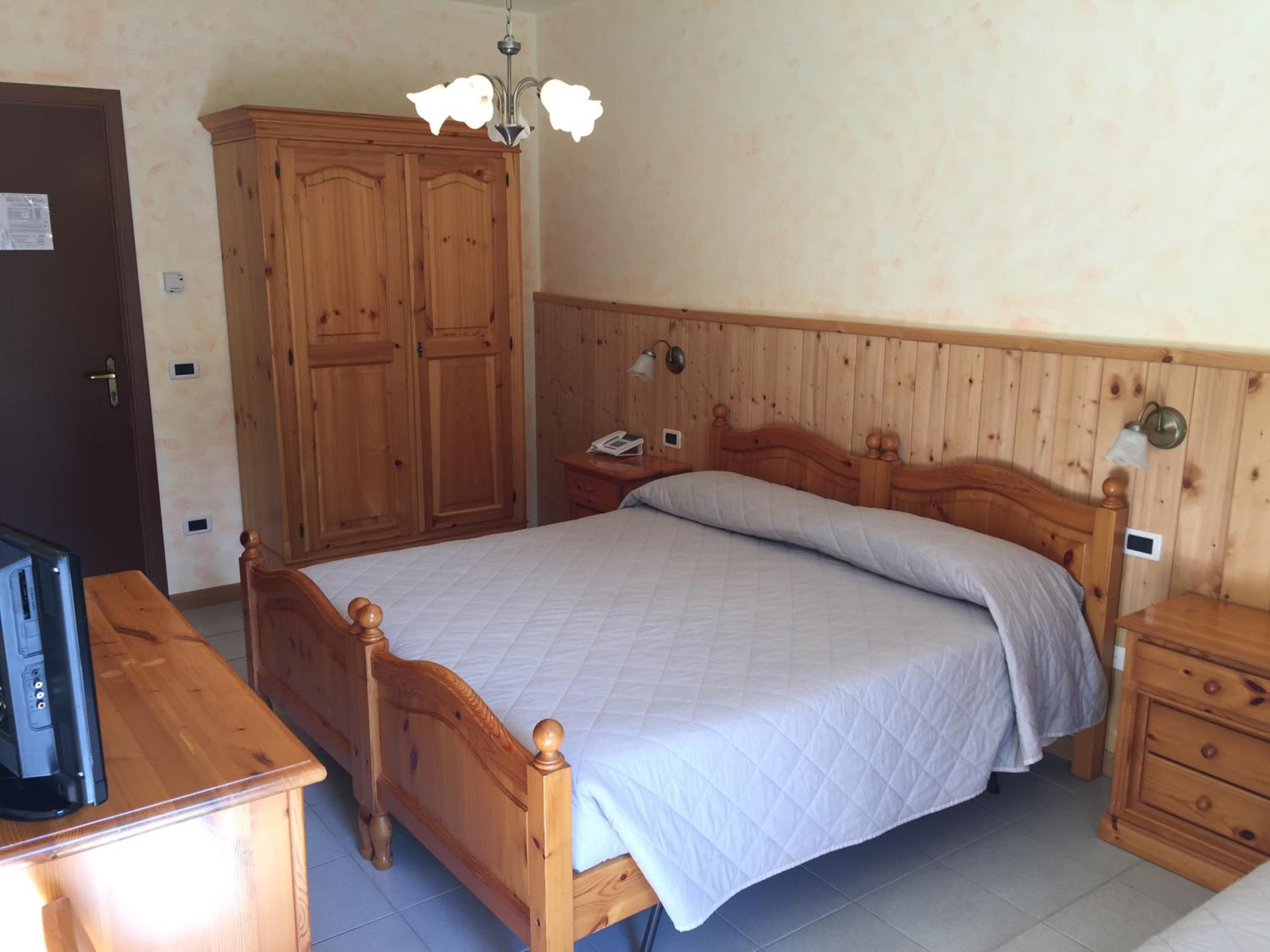 Double or Twin Room - Photo 3