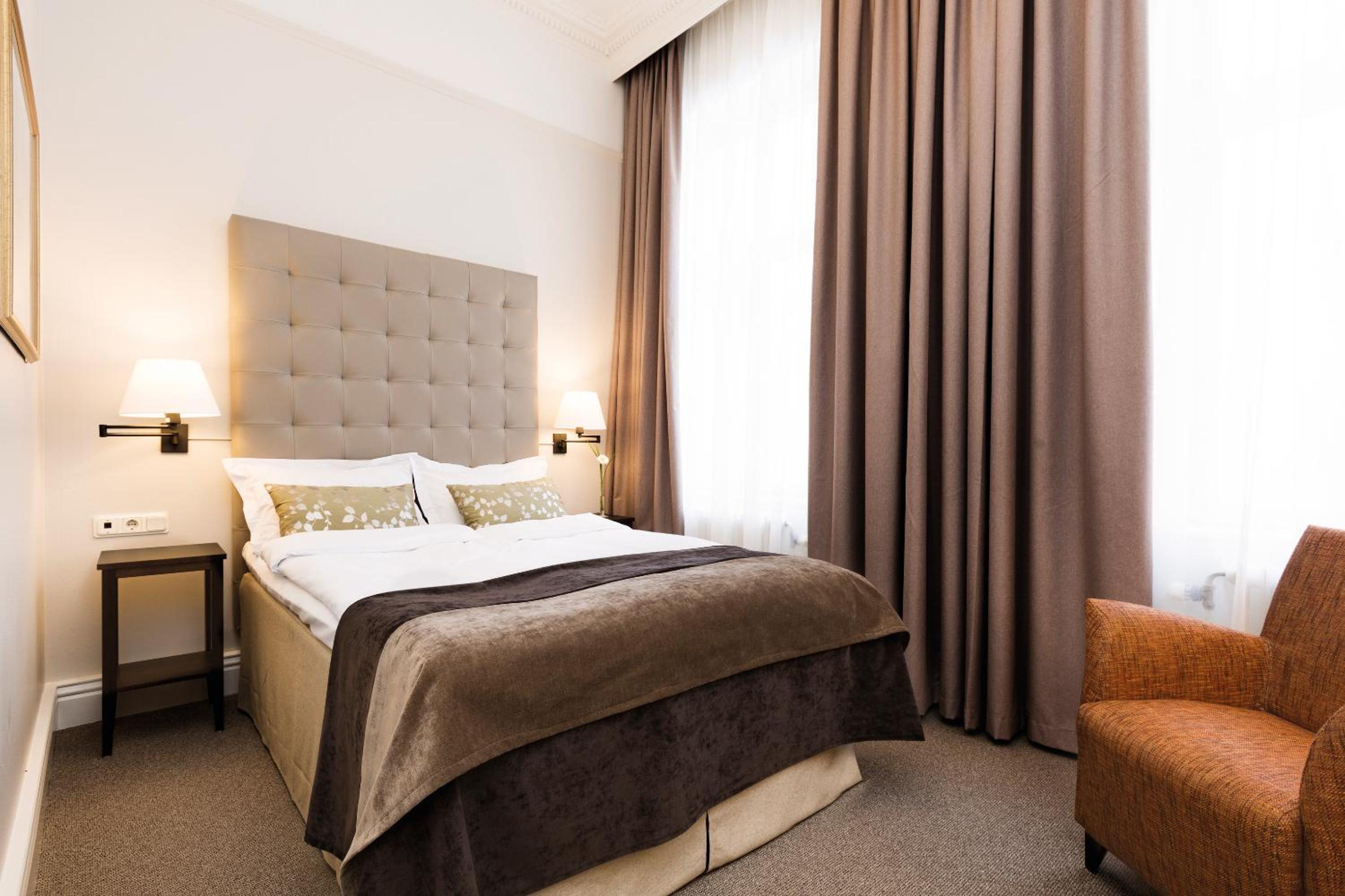 Small Double Room Queen - Photo 4