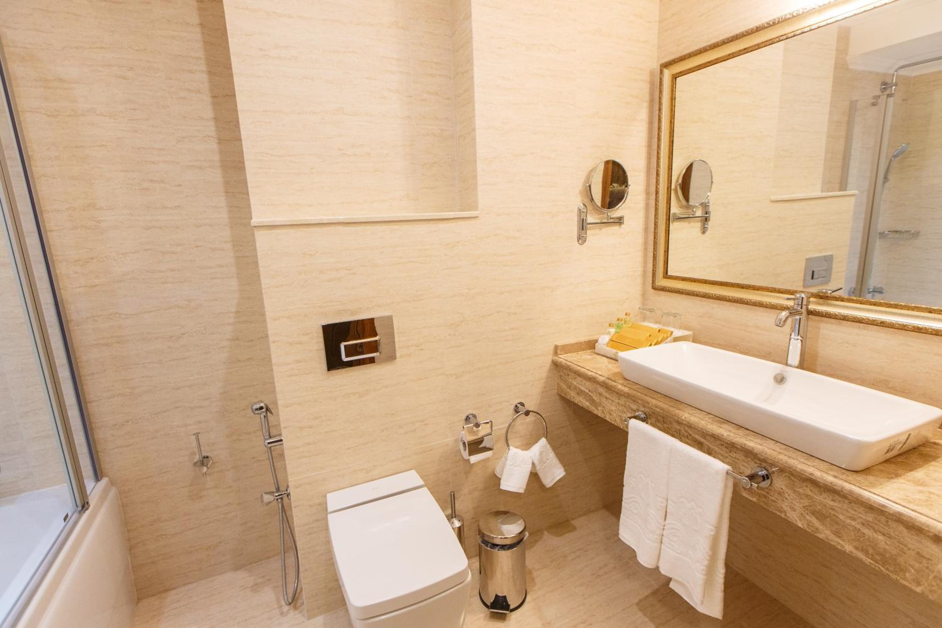 Superior King Room photo 2