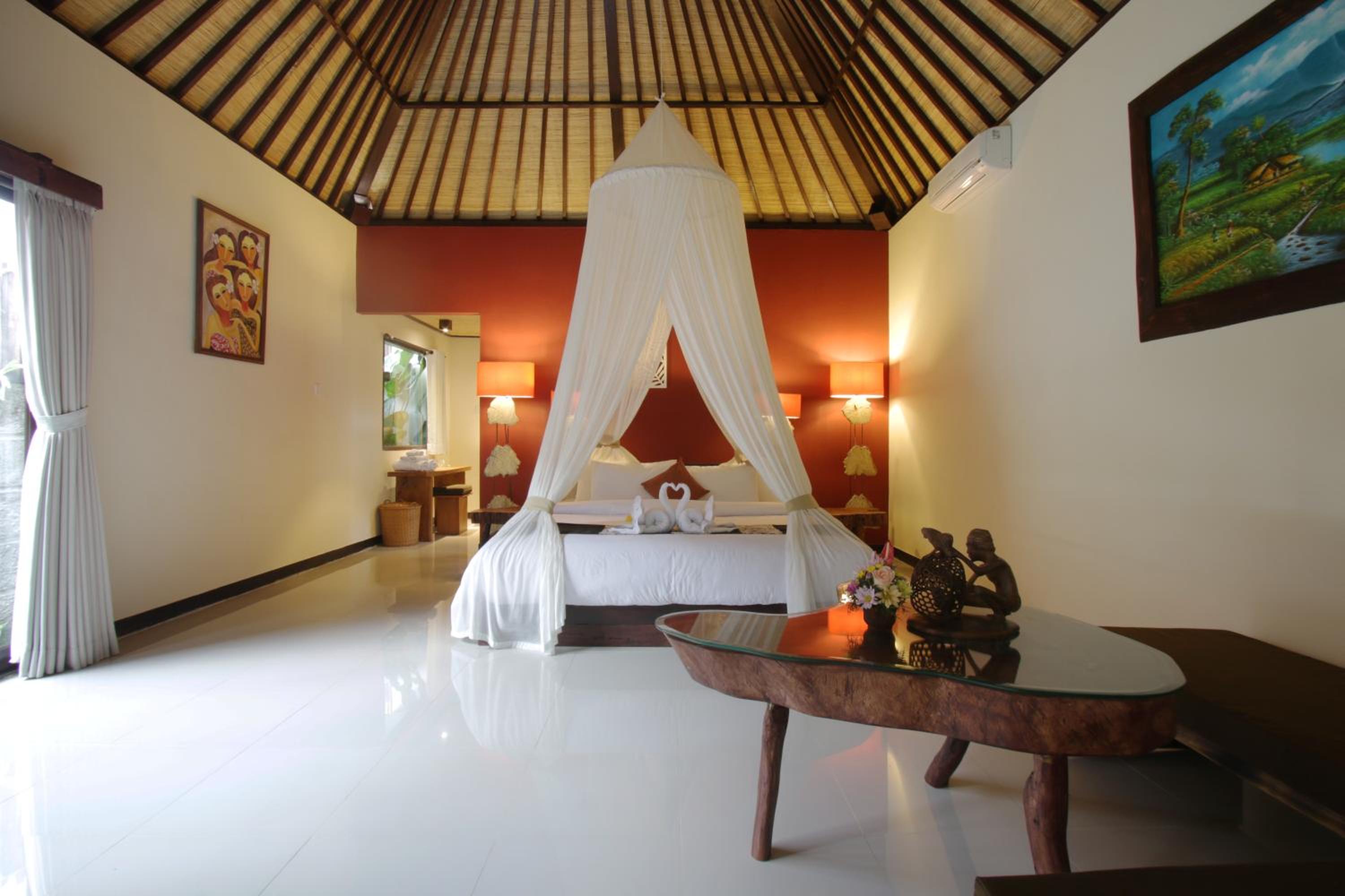 Villa with Private Pool - Photo 9
