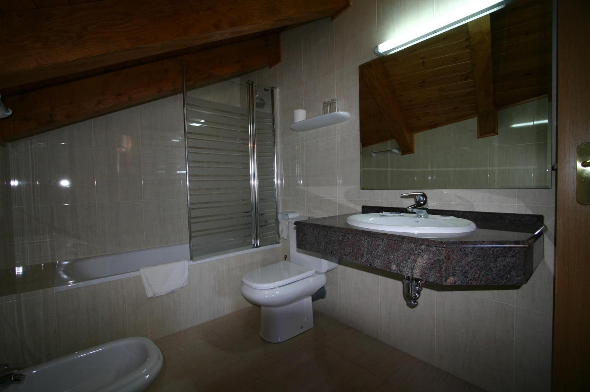 Large Double or Twin Room photo 2