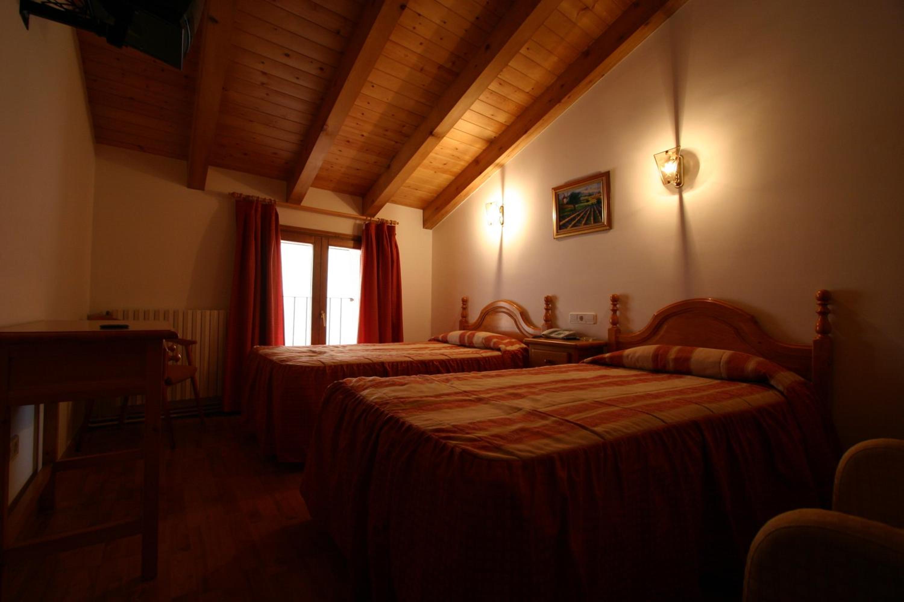 Large Double or Twin Room photo 3