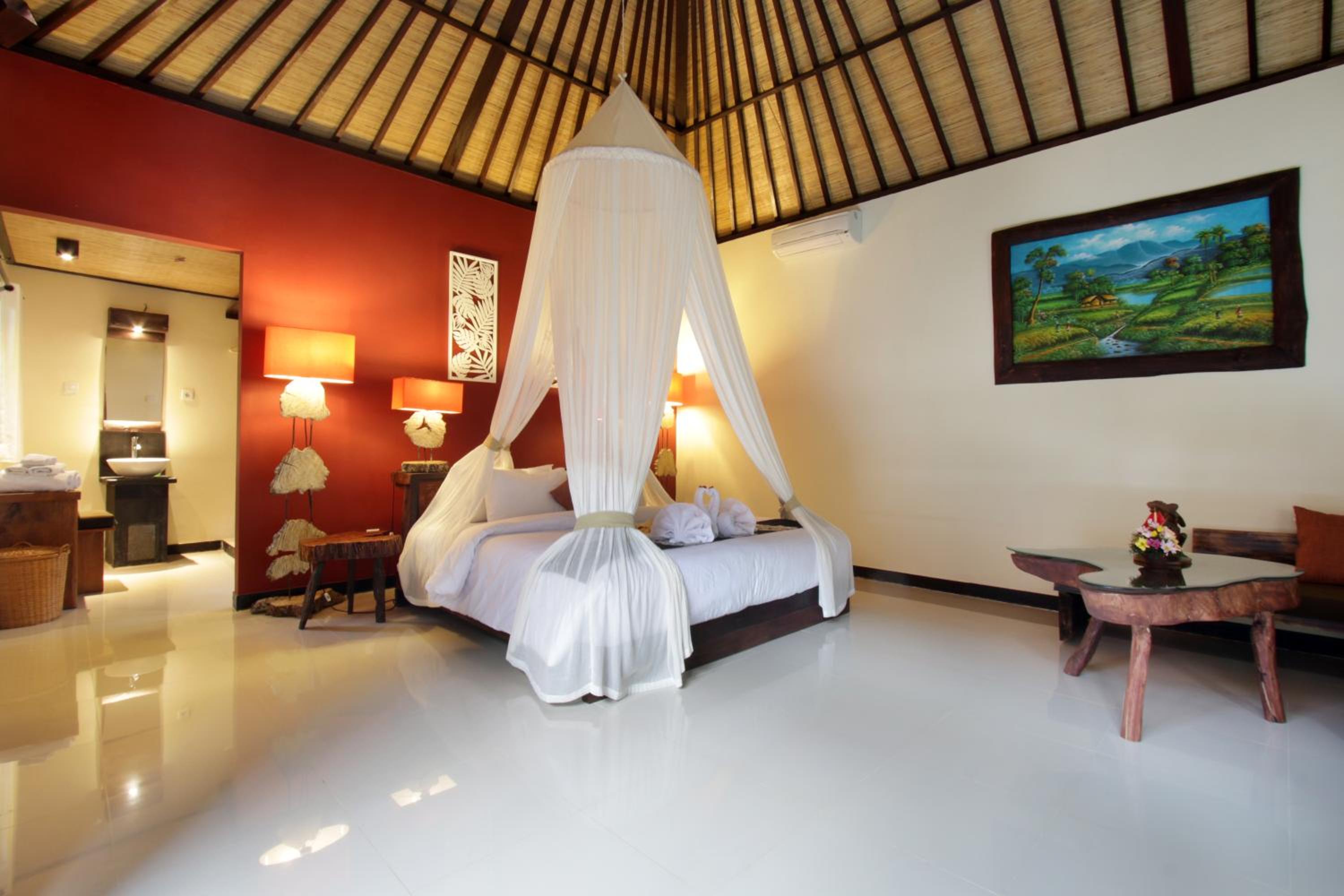 Villa with Private Pool - Photo 8