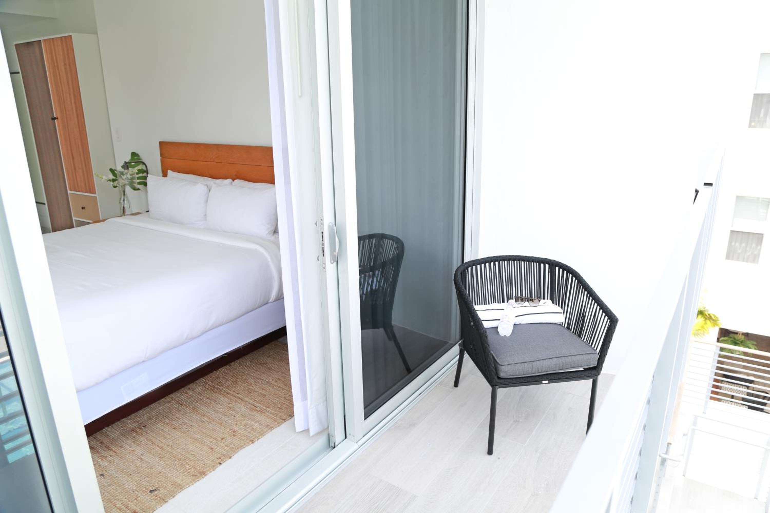 Double Full Room with Balcony (Self Check-in) - Photo 4