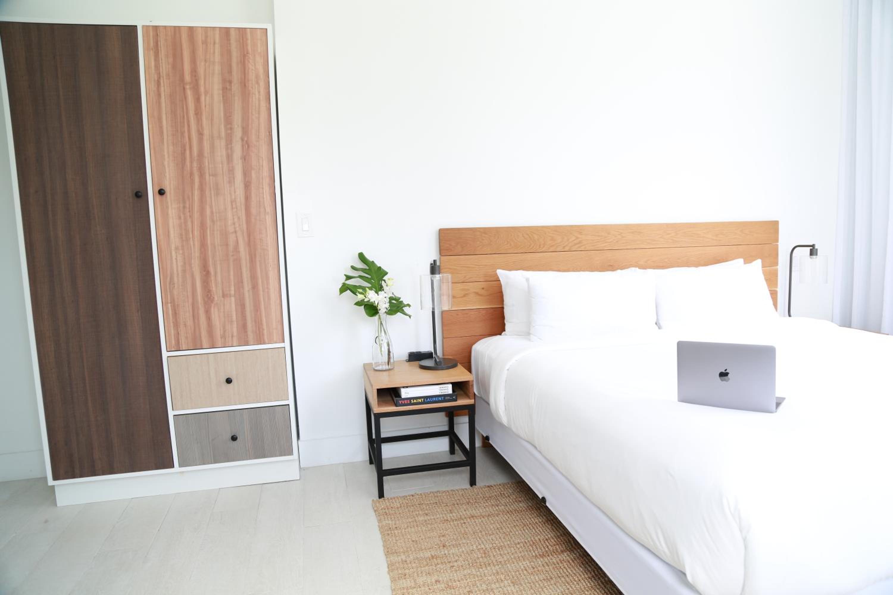 Double Full Room with Balcony (Self Check-in) - Photo 3