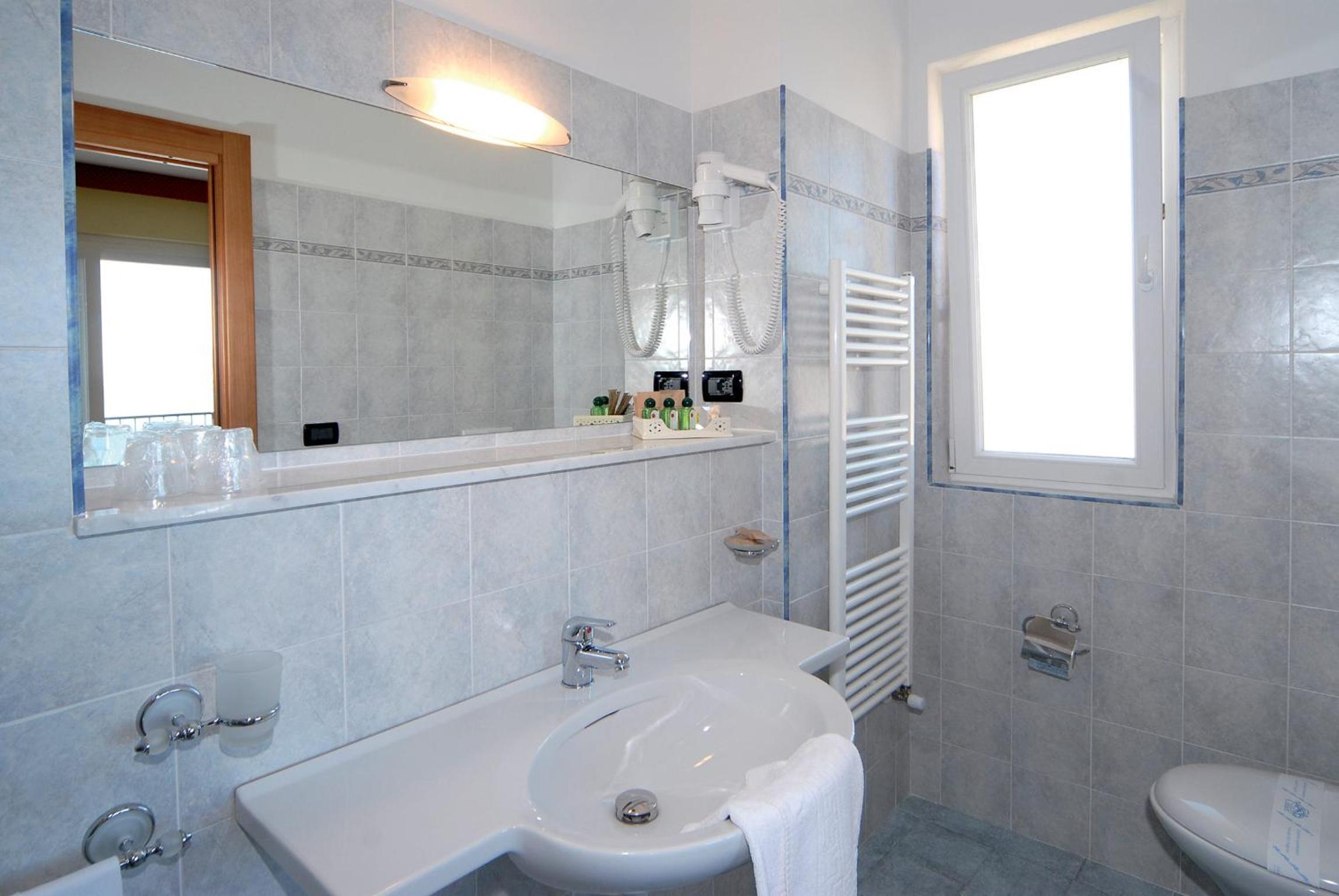 Triple Room with Balcony and Air Conditioning photo 3