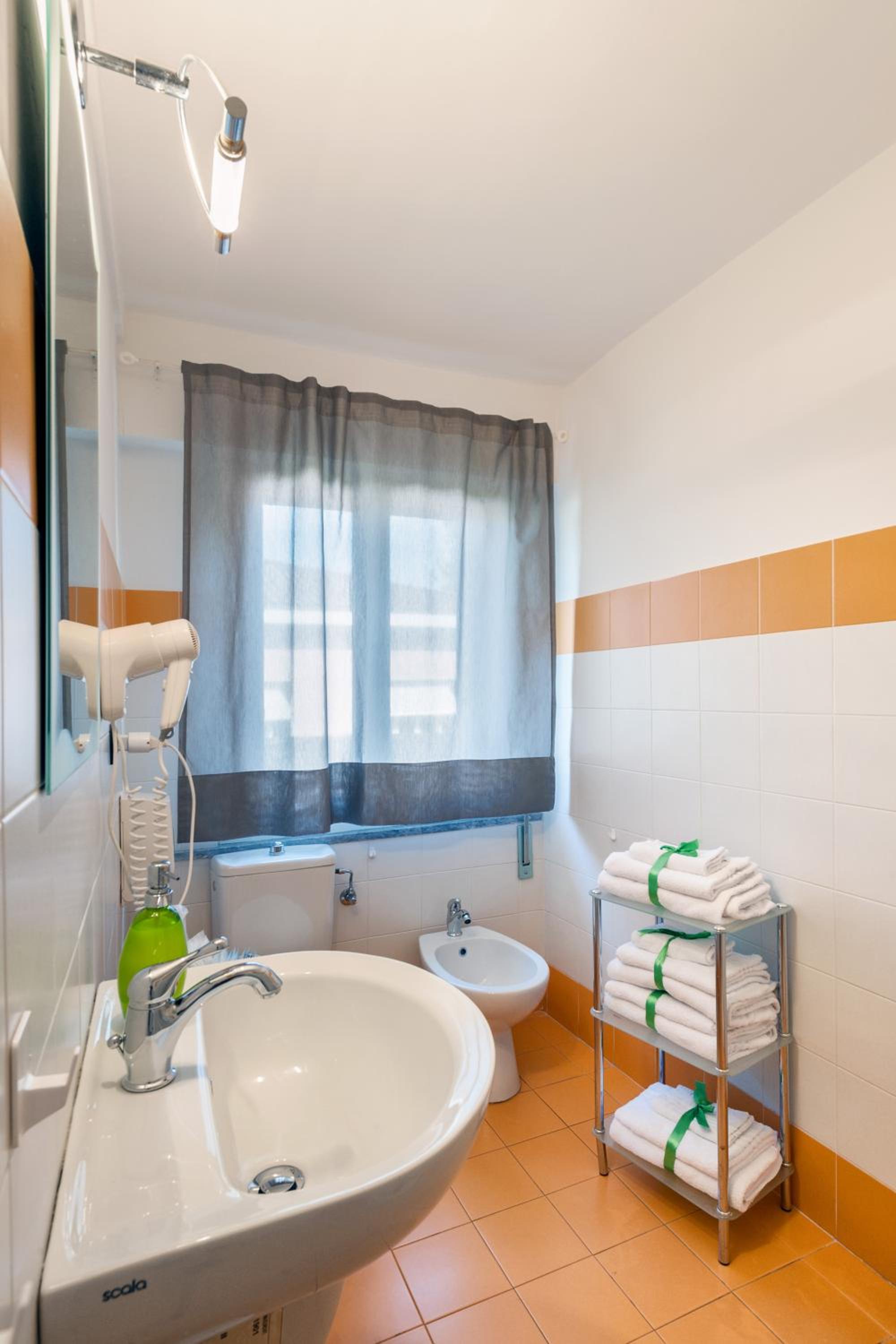One-Bedroom Apartment (4 Adults) photo 3