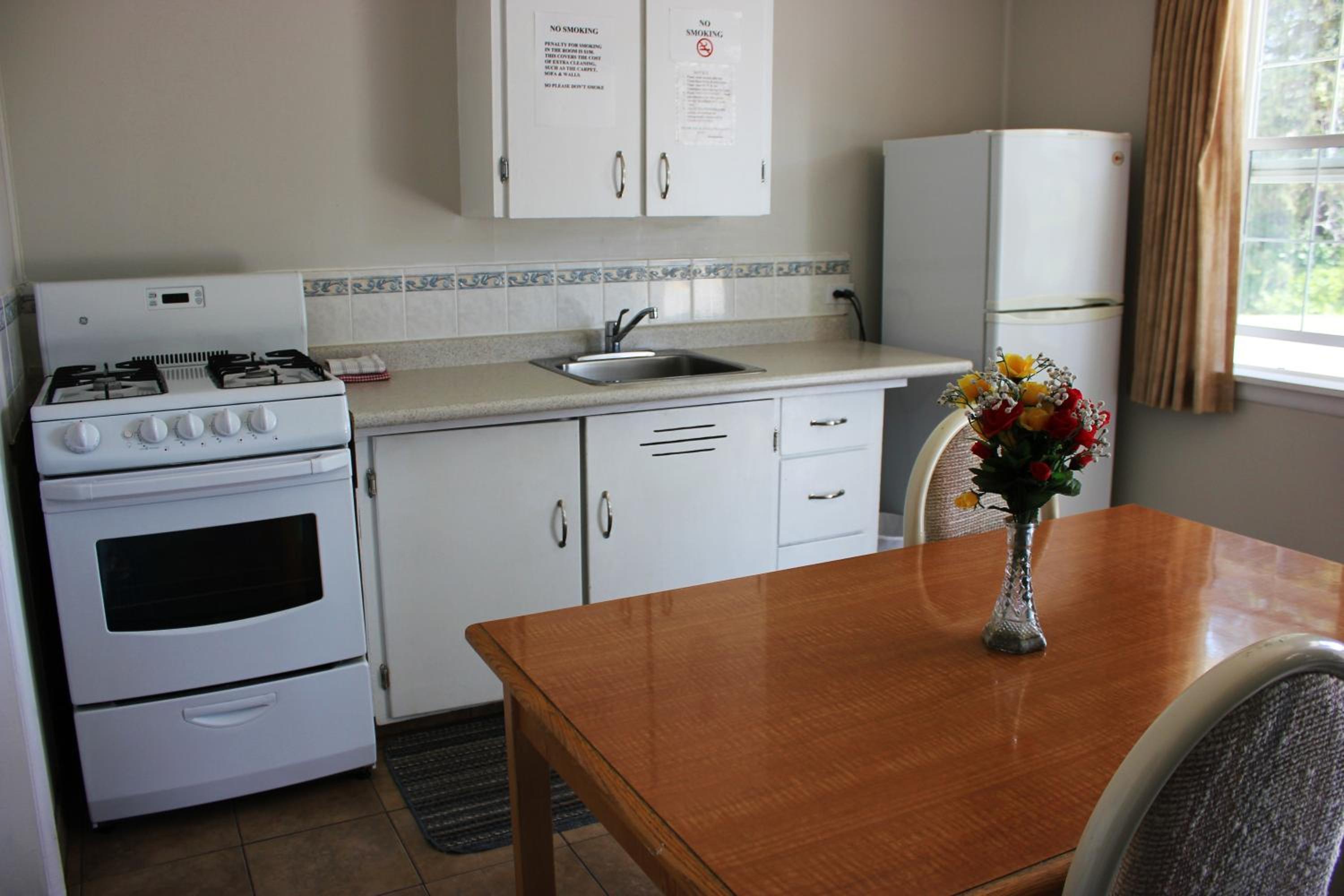 One-Bedroom Queen Suite (4 Adults) photo 2