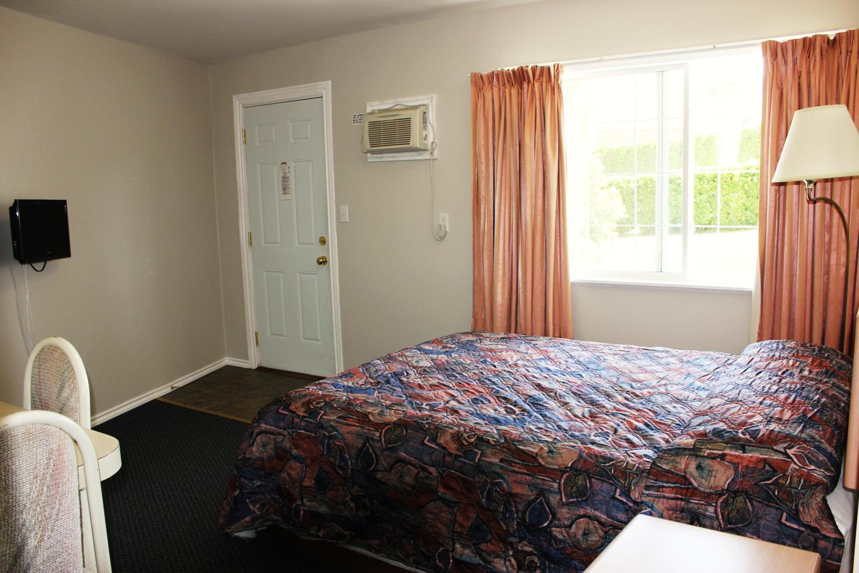 Queen Room photo 3