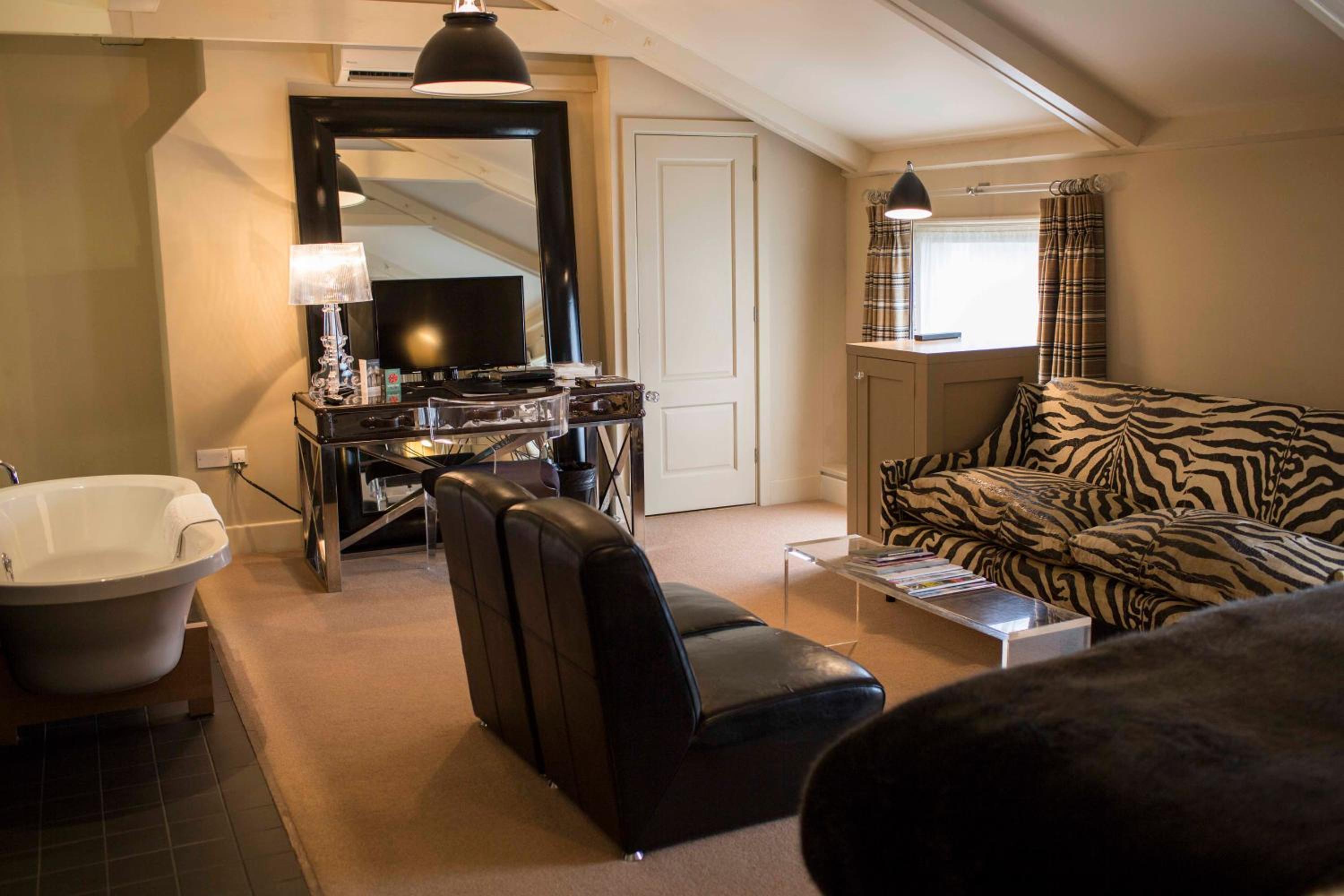 Deluxe Double Room - Photo 12