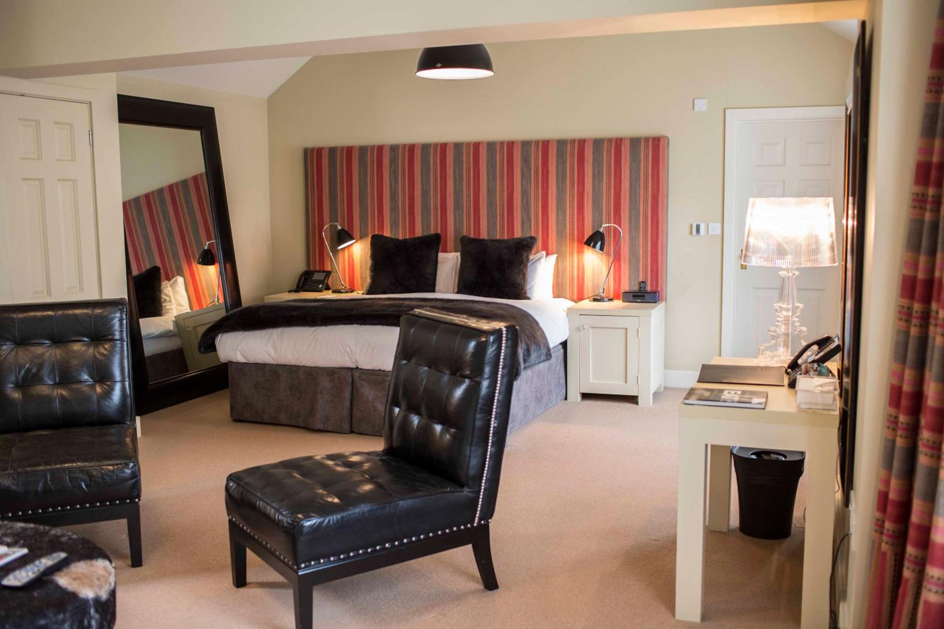 Luxury King Room - Photo 9