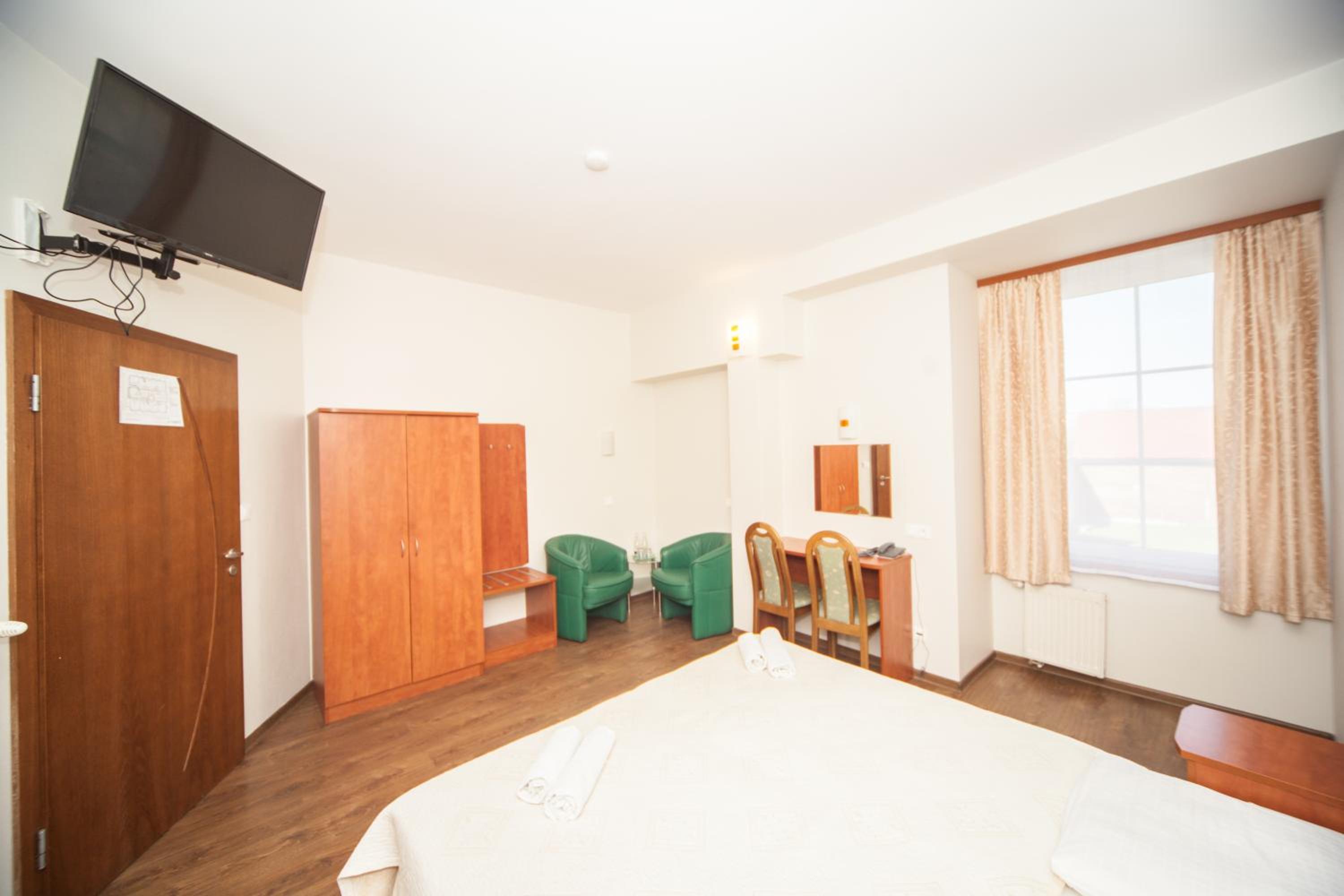 Double Room - Photo 7