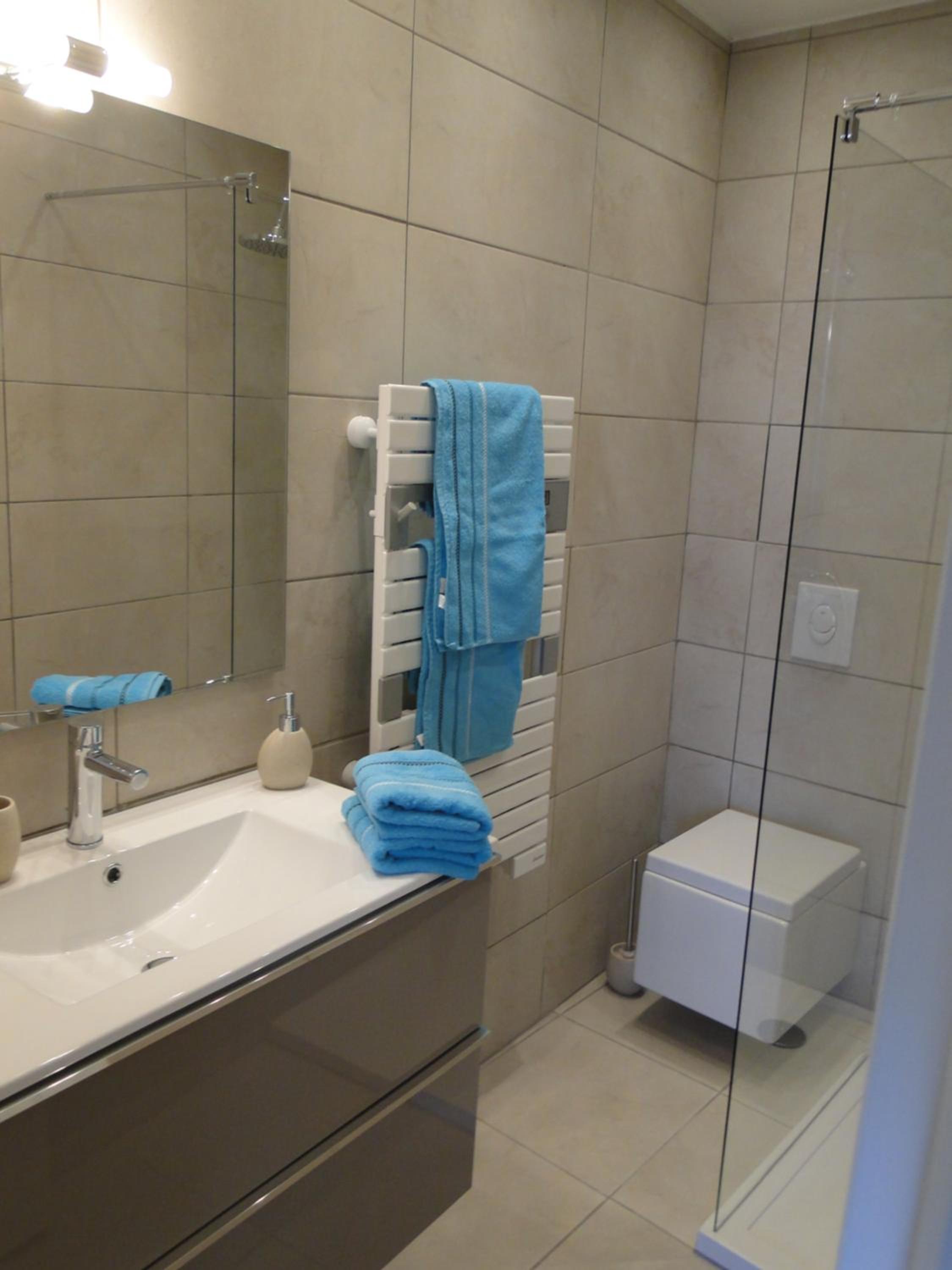Apartment with Sea View - Photo 12