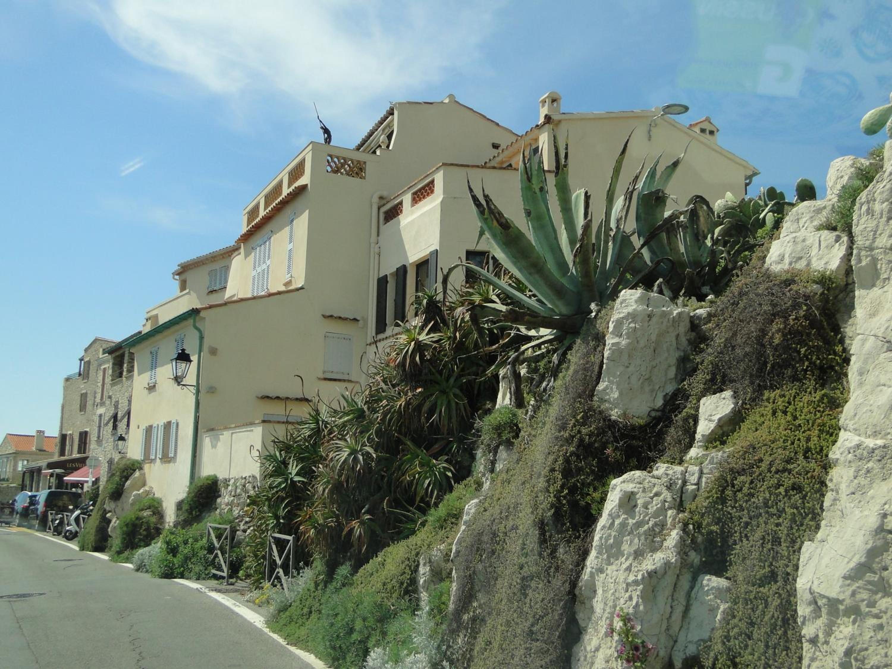 Apartment with Sea View - Photo 10