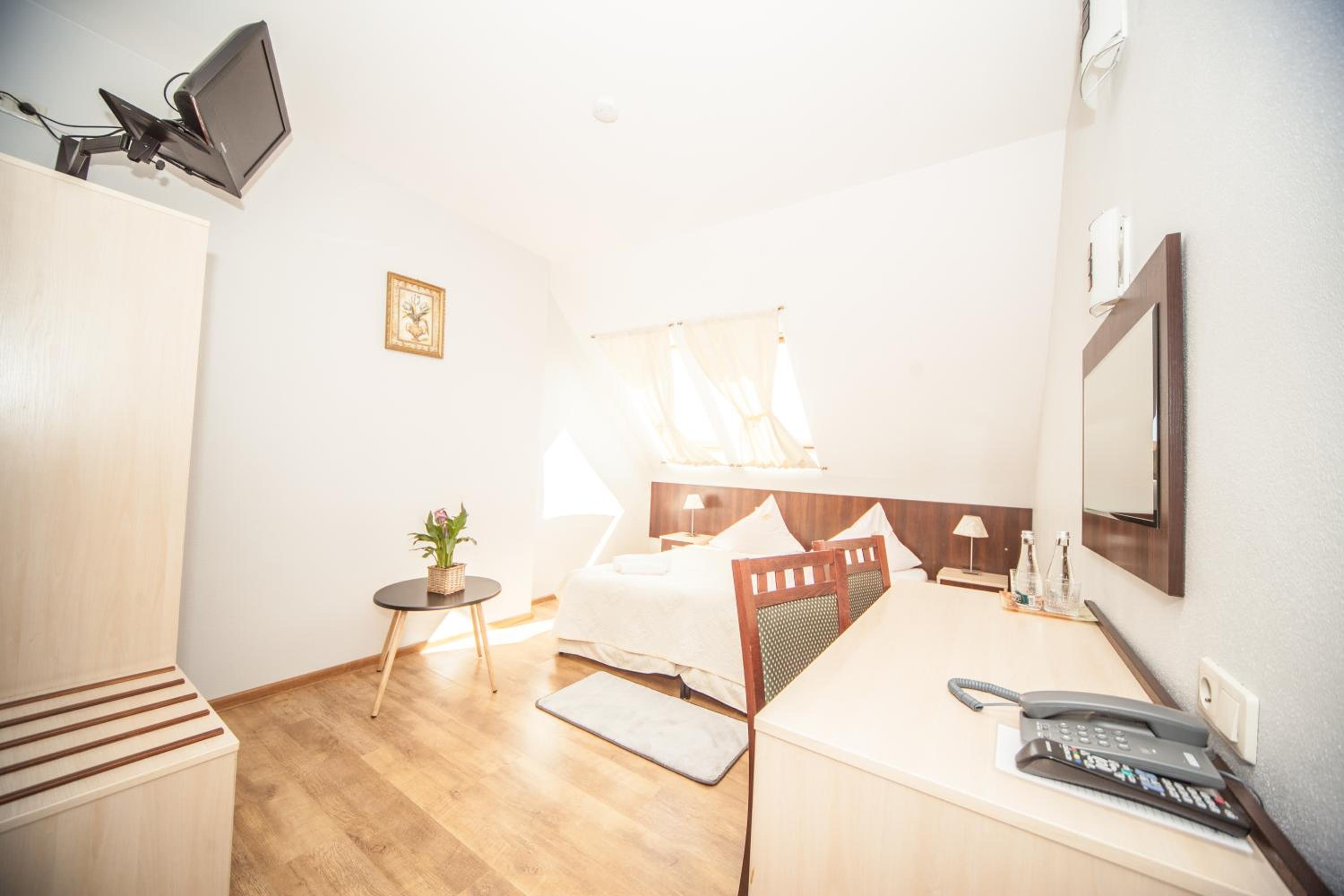 Double Room - Photo 3