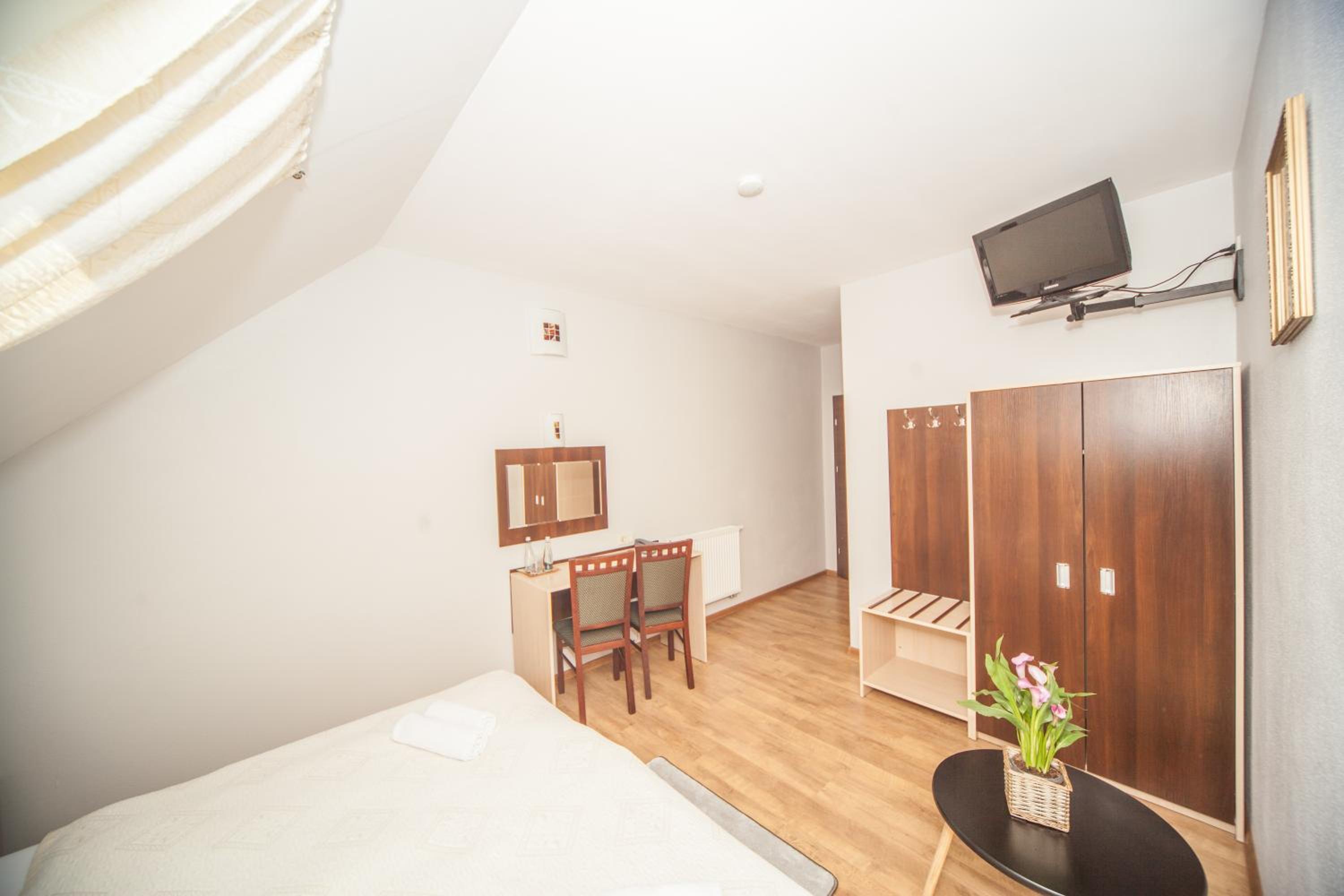 Double Room - Photo 8
