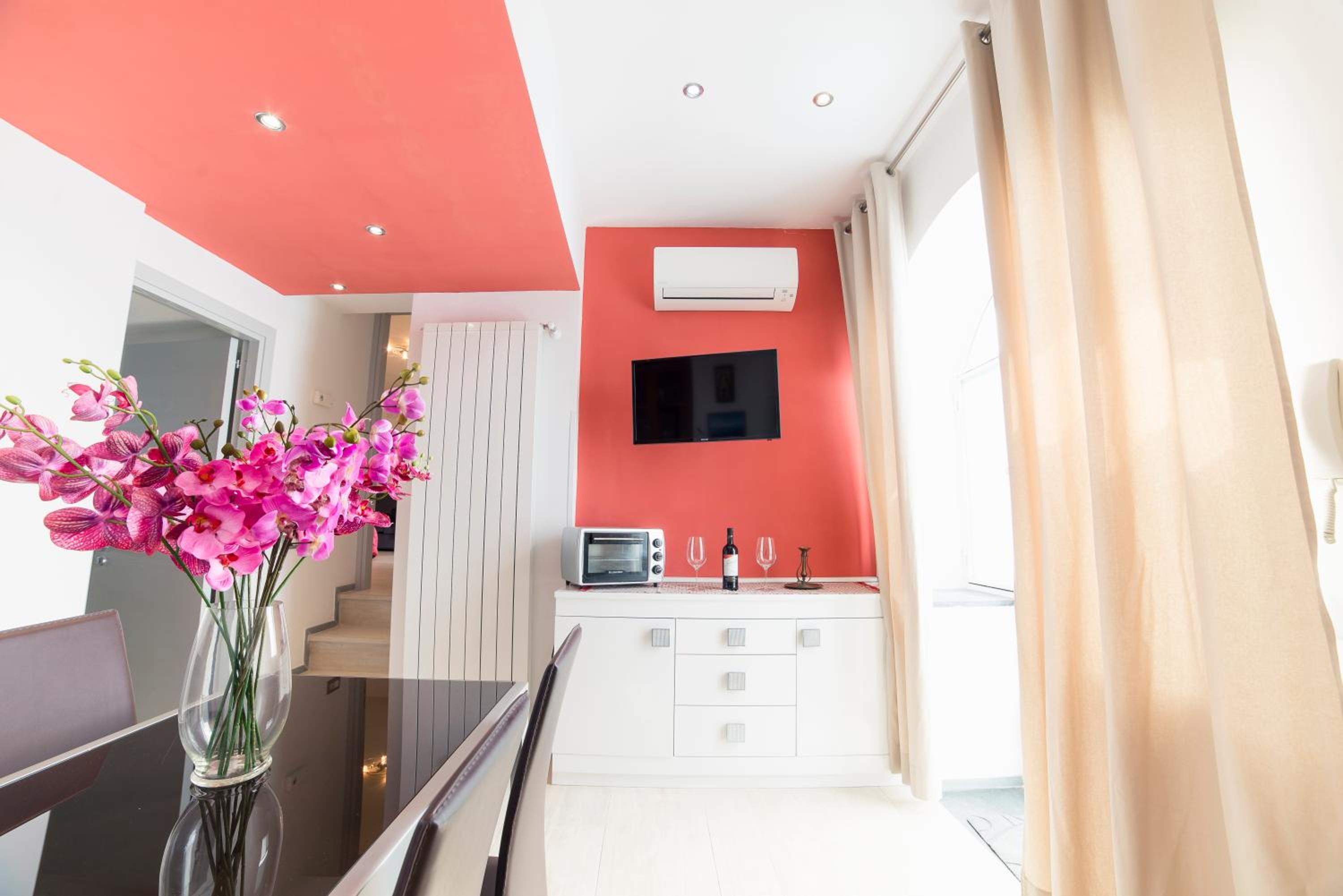 One-Bedroom House photo 1