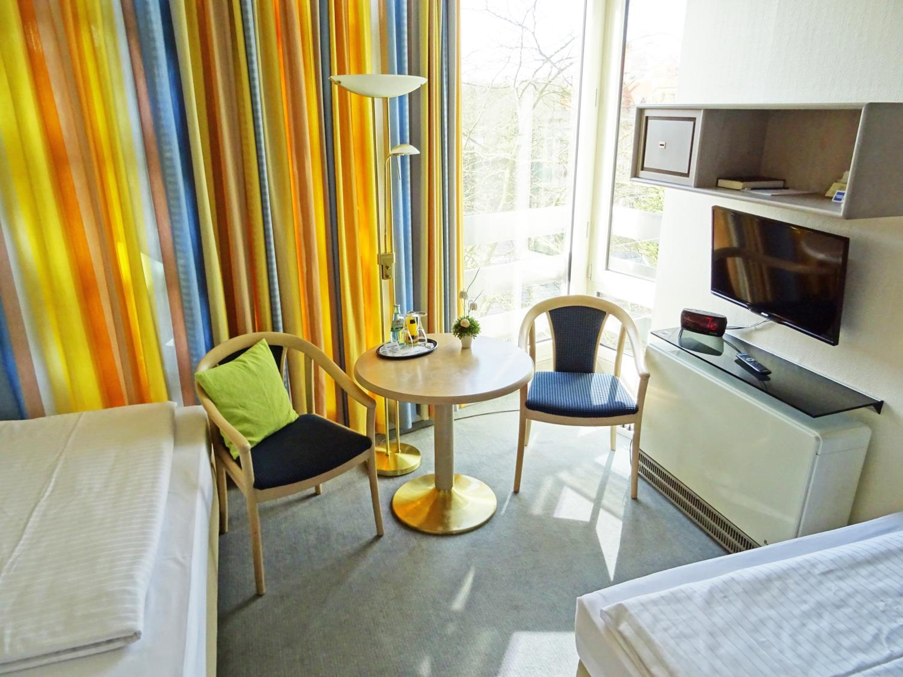 Economy Twin Room photo 3