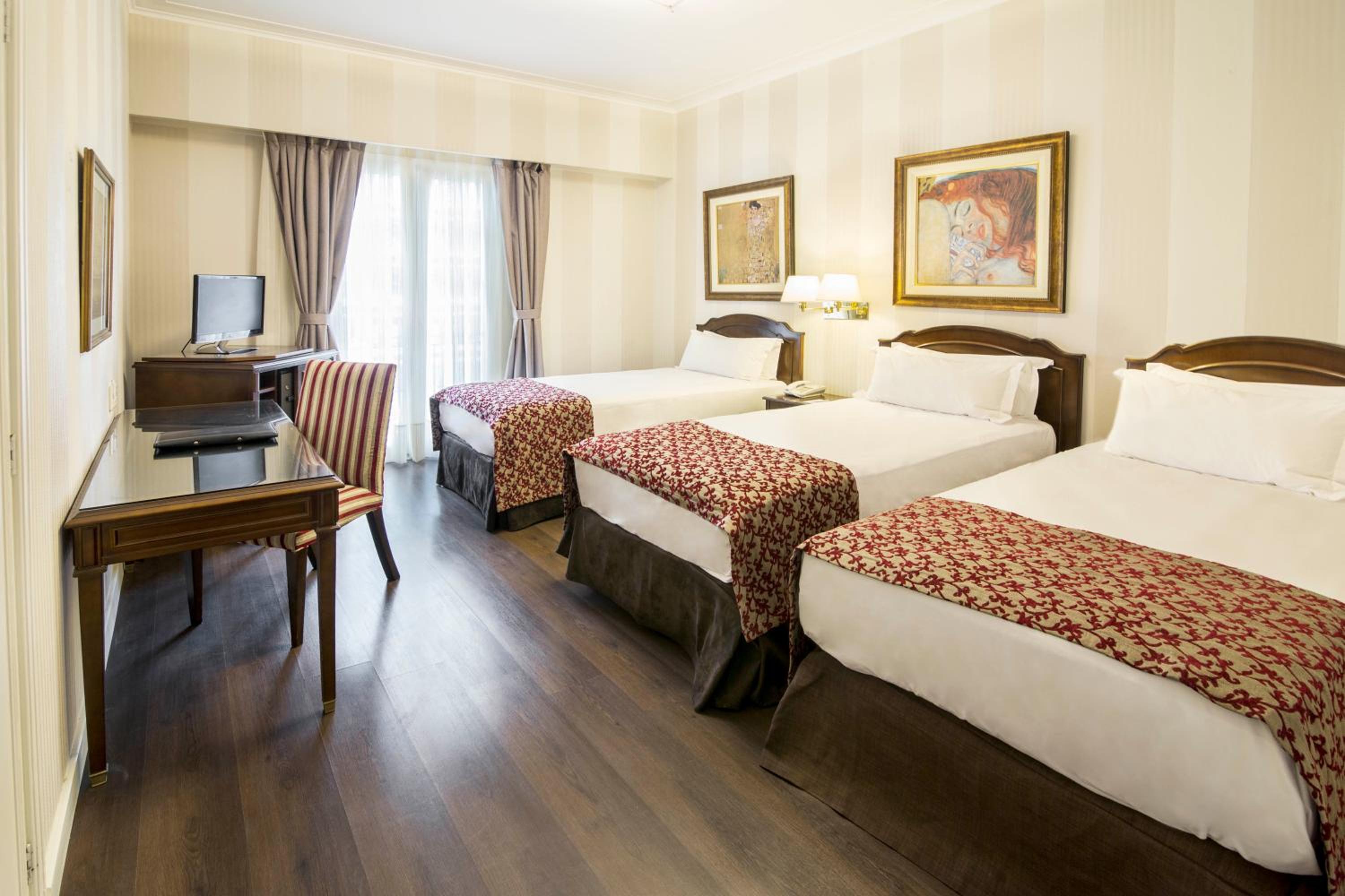 Superior Triple Room photo 3