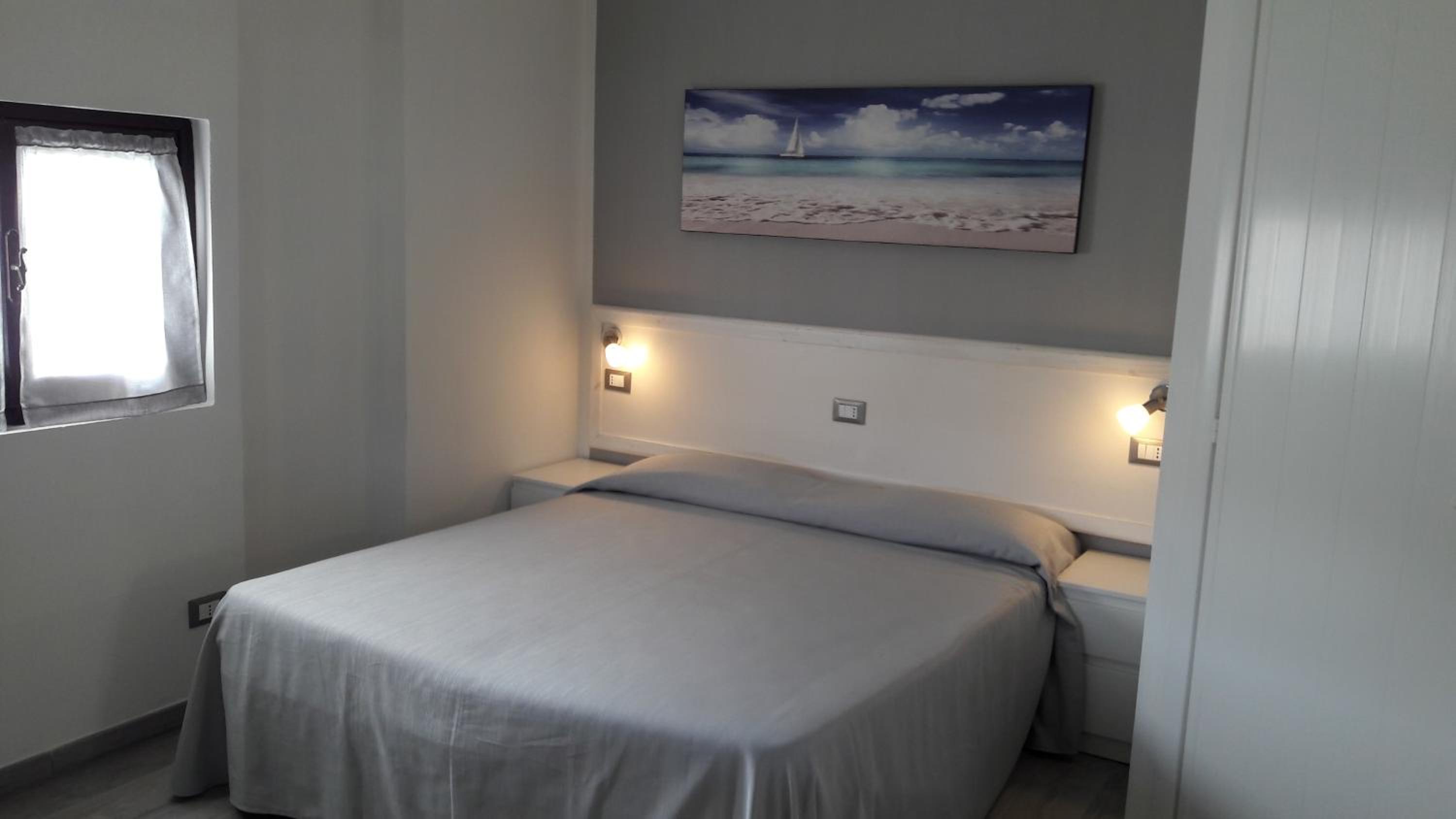 Deluxe Double or Twin Room with Lake View photo 2