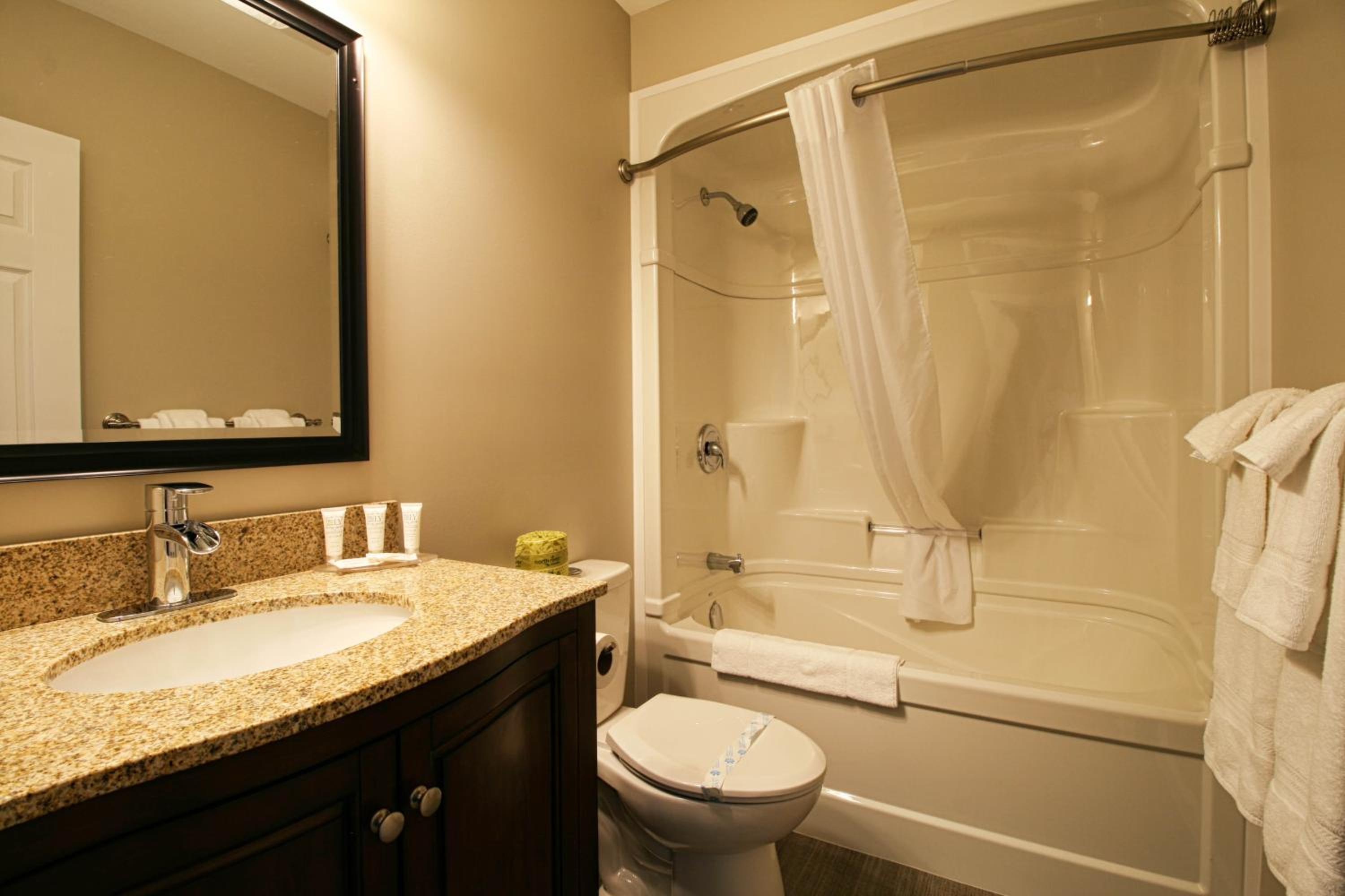 Queen Room - Non-Smoking - Photo 5