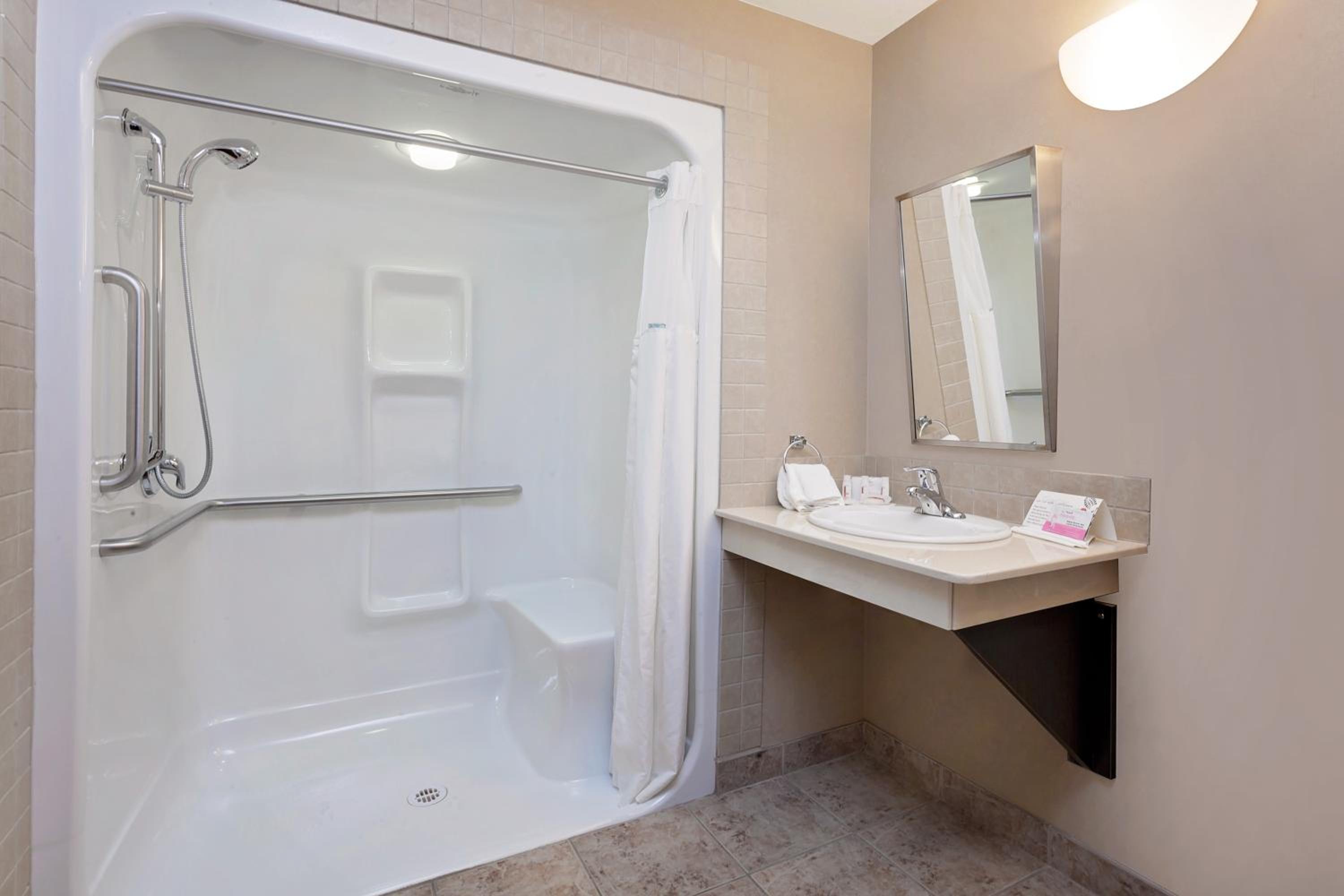 King Room - Disability Access/Non-Smoking - Photo 4