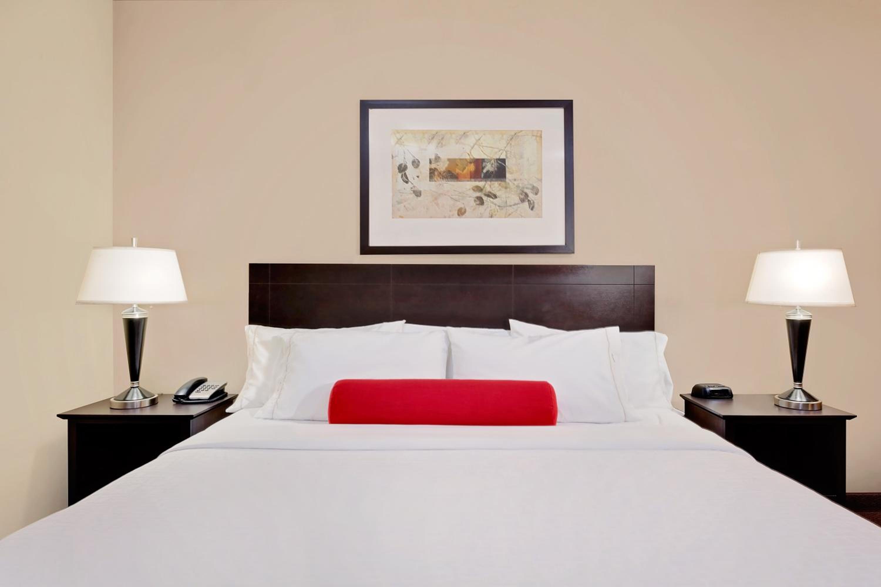 Deluxe King Room with Sofa-bed - Non-Smoking - Photo 5