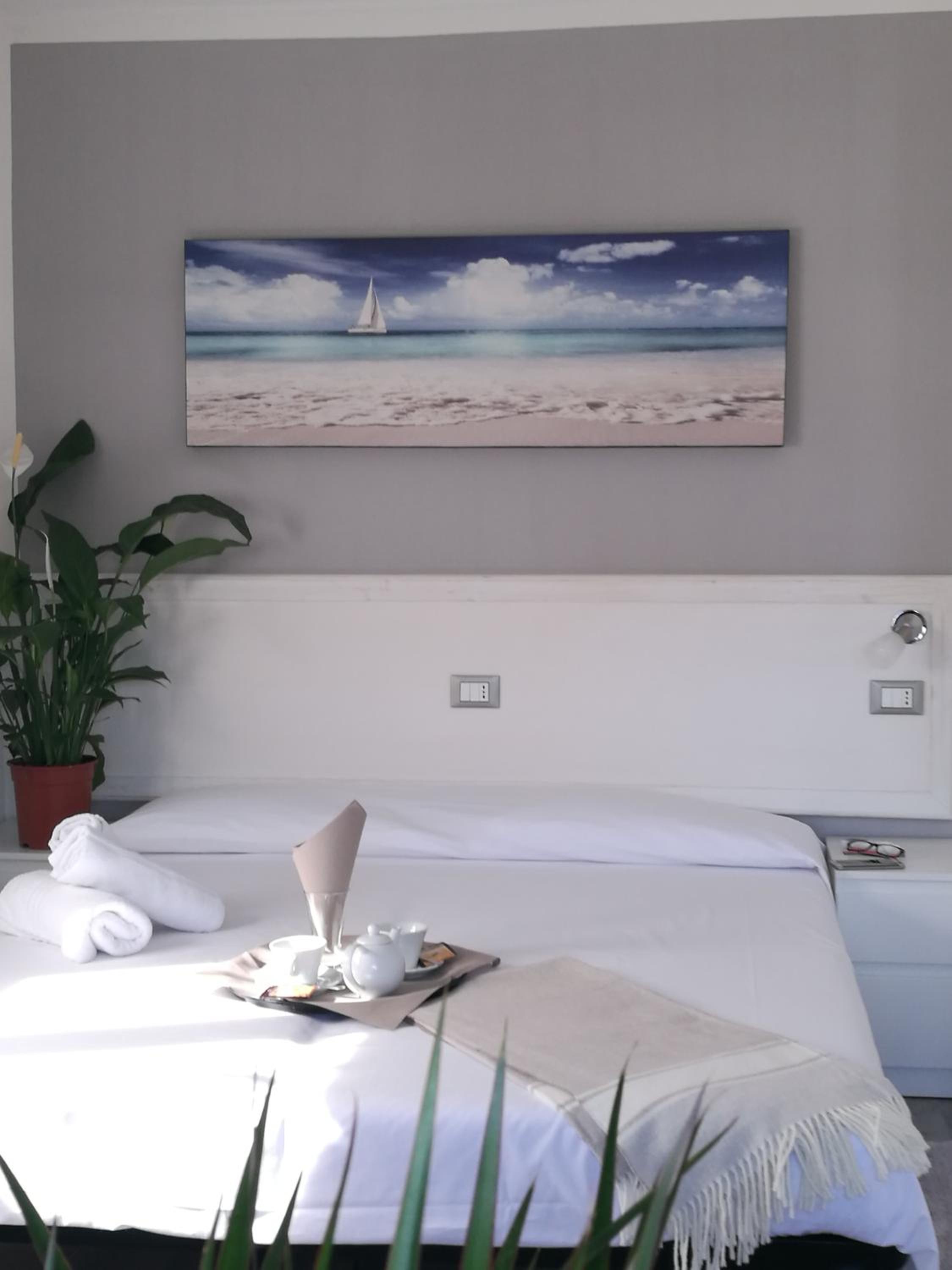 Deluxe Double or Twin Room with Lake View photo 3