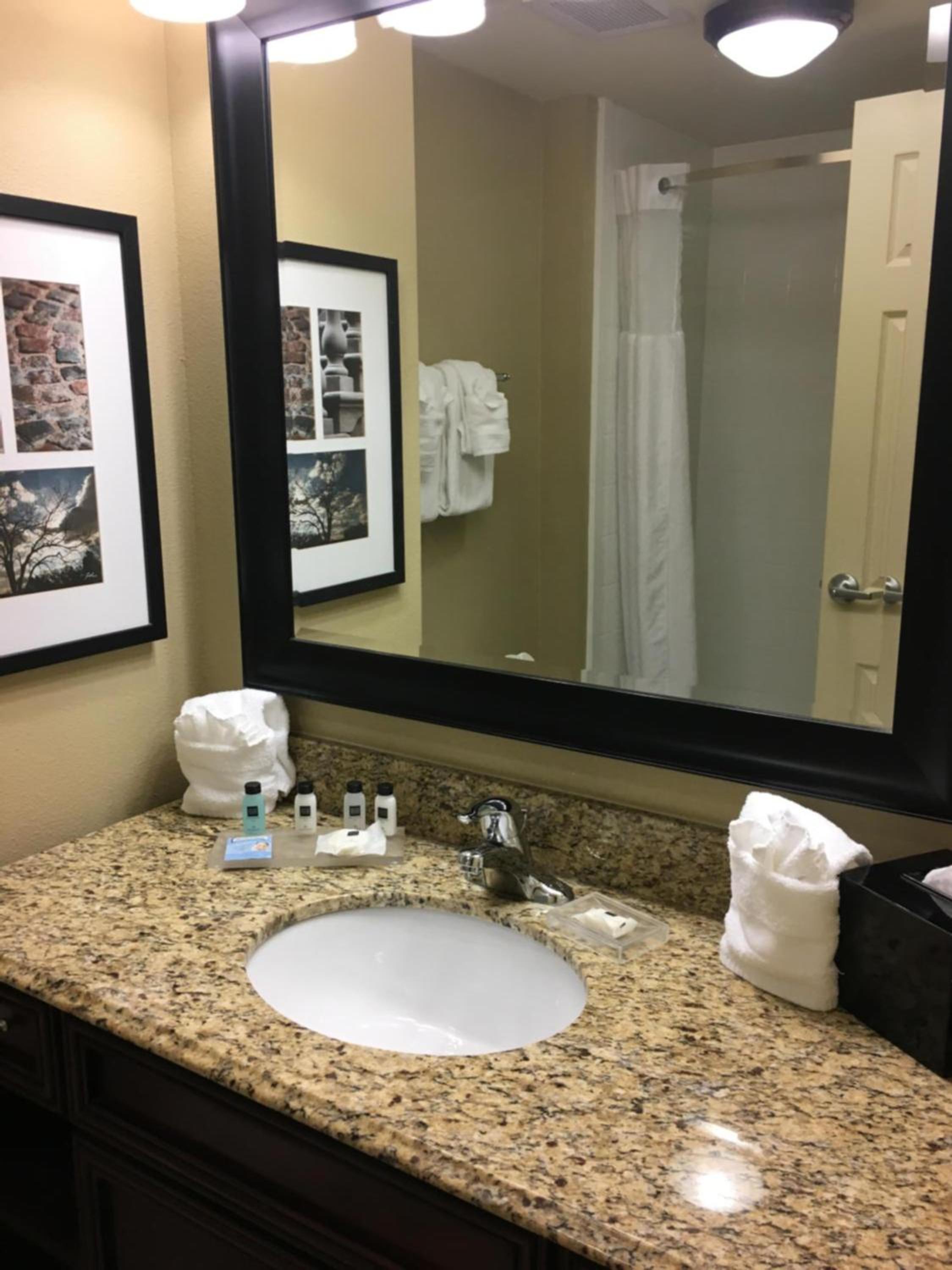 One-Bedroom King Suite with Sofa Bed - Disability Access/Non-Smoking - Photo 7