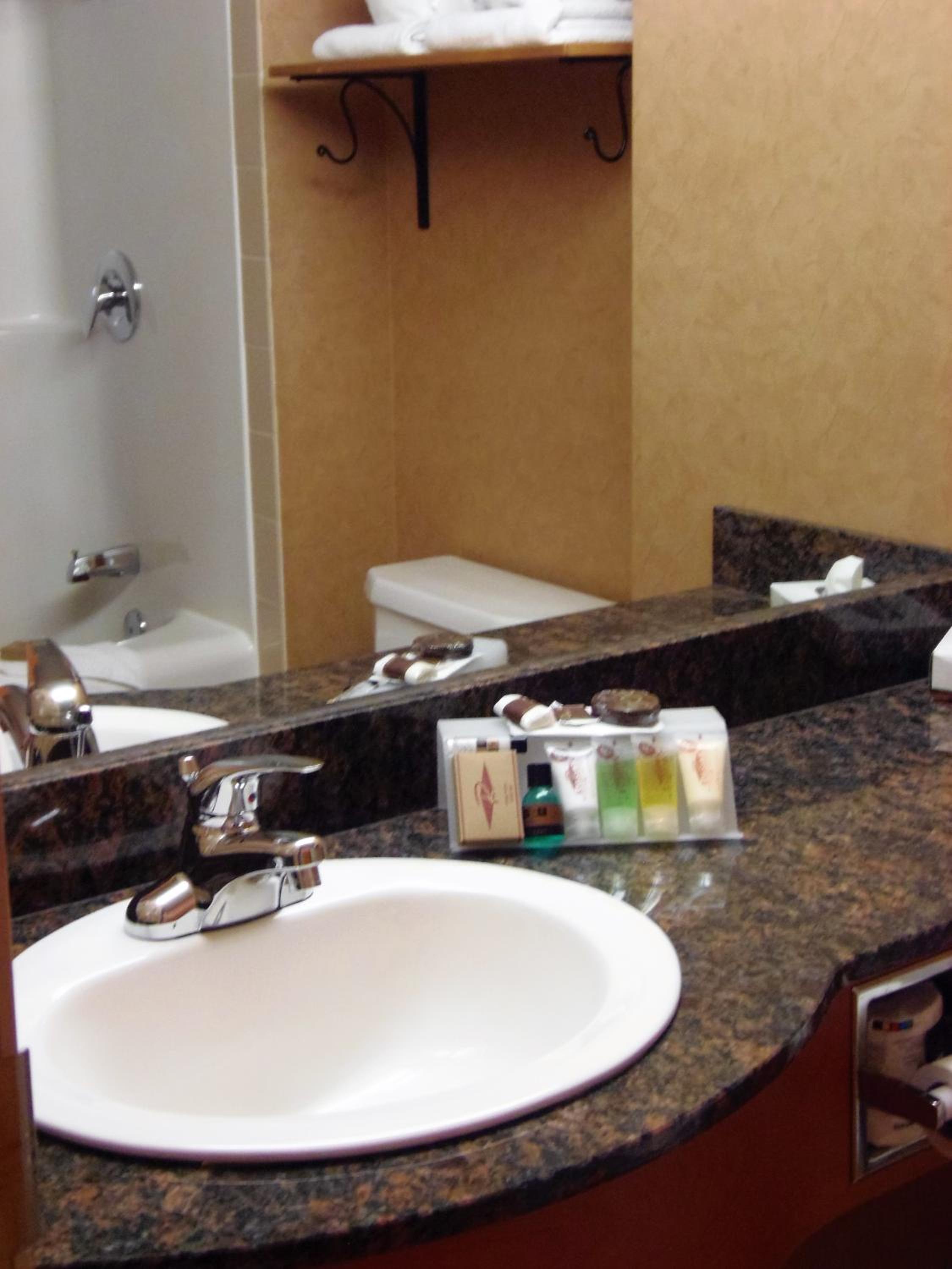Standard Queen Room with Two QUeen Beds - New Building - Photo 18