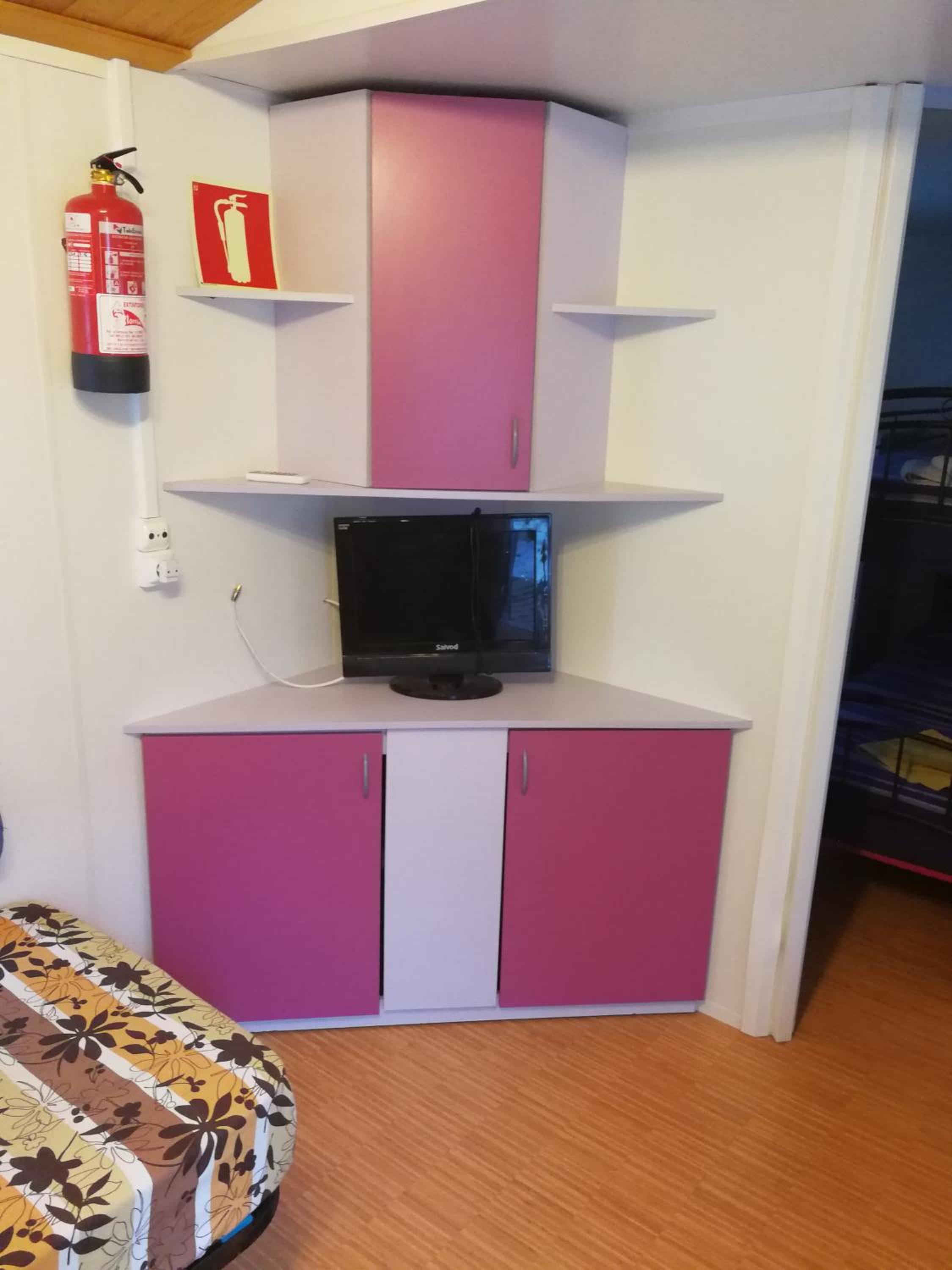 Mobile Home - Photo 3