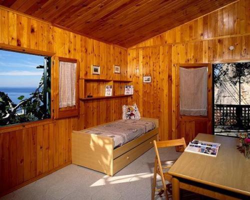One-Bedroom Bungalow with Kitchenette (4 Adults) photo 1