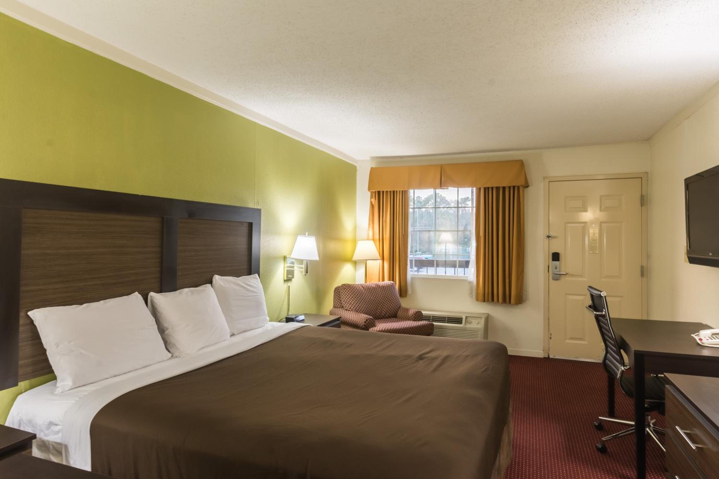King Room - Non-Smoking - Photo 3