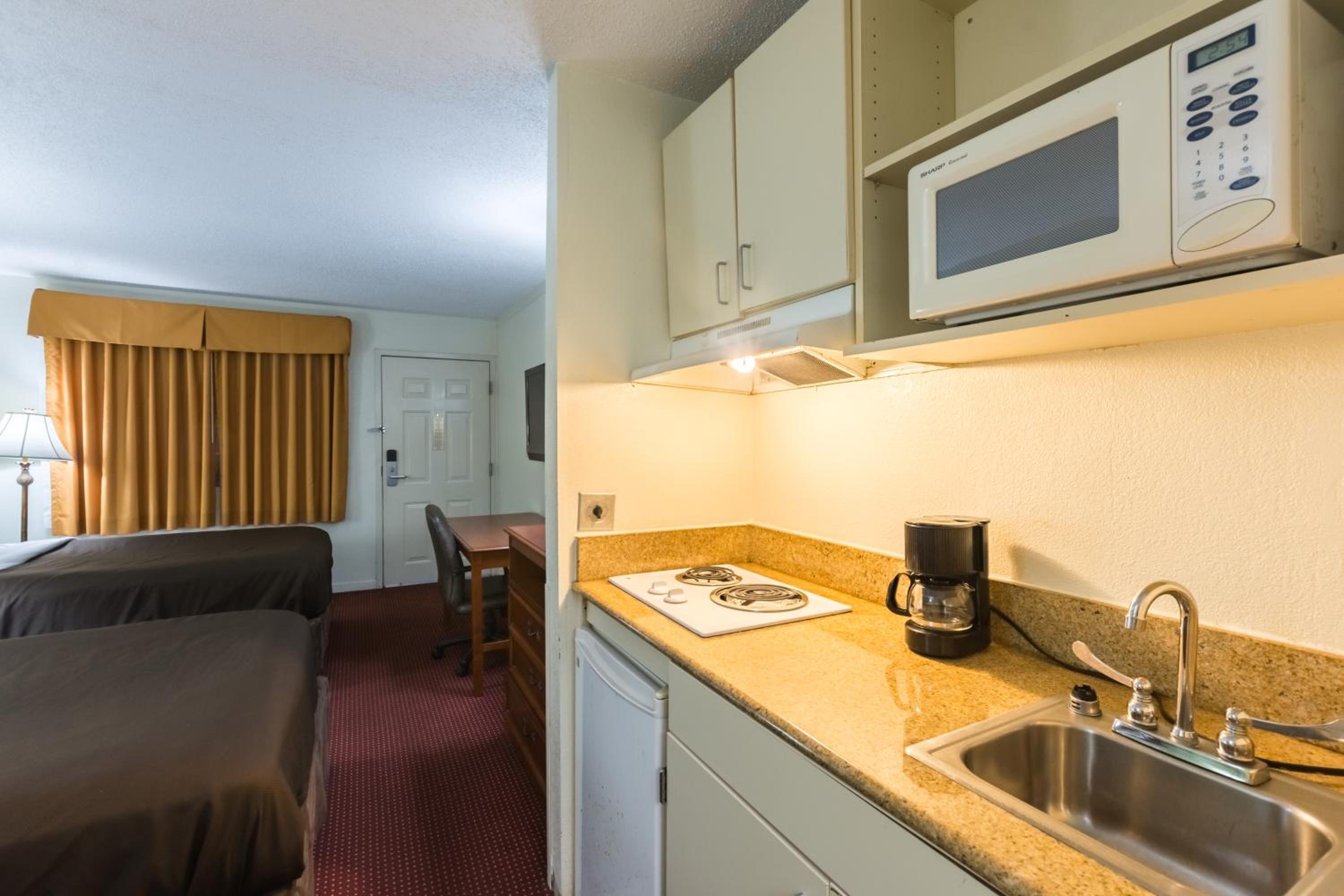 King Room - Non-Smoking - Photo 5